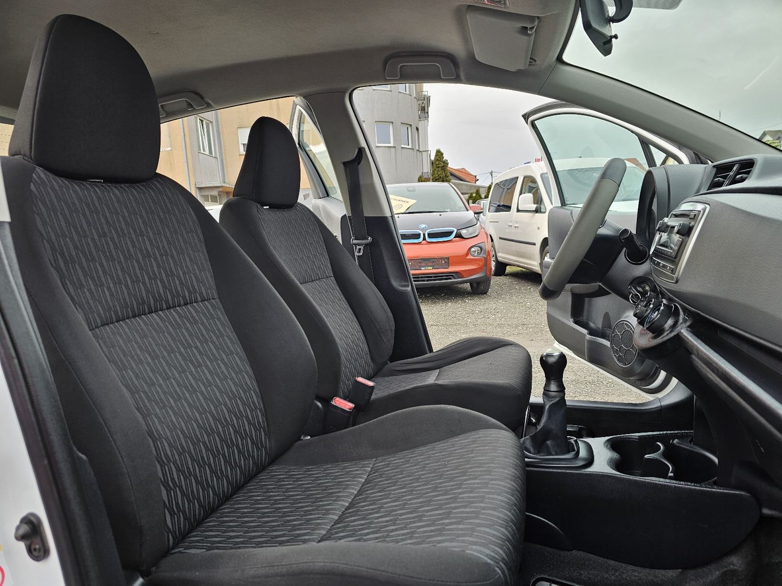 Toyota Yaris 1,0 VVT-i ***TOP-STANJE***HR-VOZILO***SAMO-128000KM***, fotografija 13