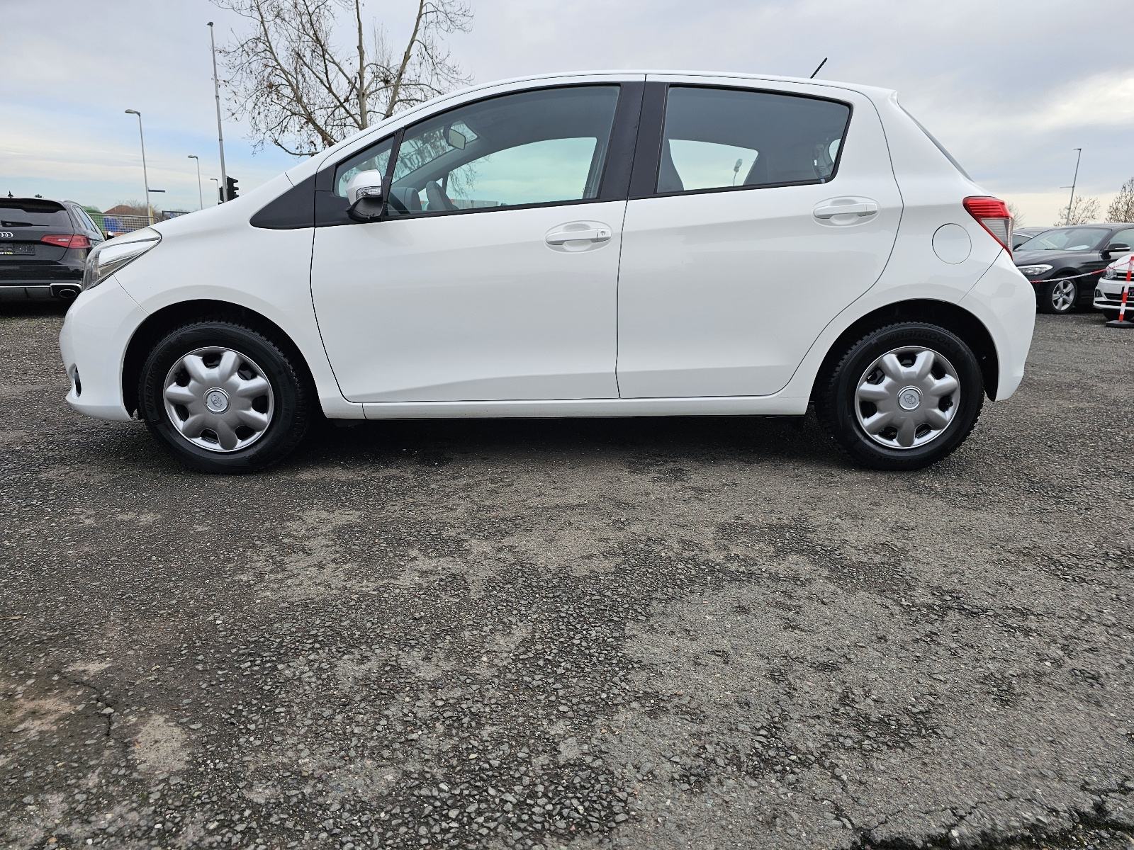 Toyota Yaris 1,0 VVT-i ***TOP-STANJE***HR-VOZILO***SAMO-128000KM***, fotografija 8