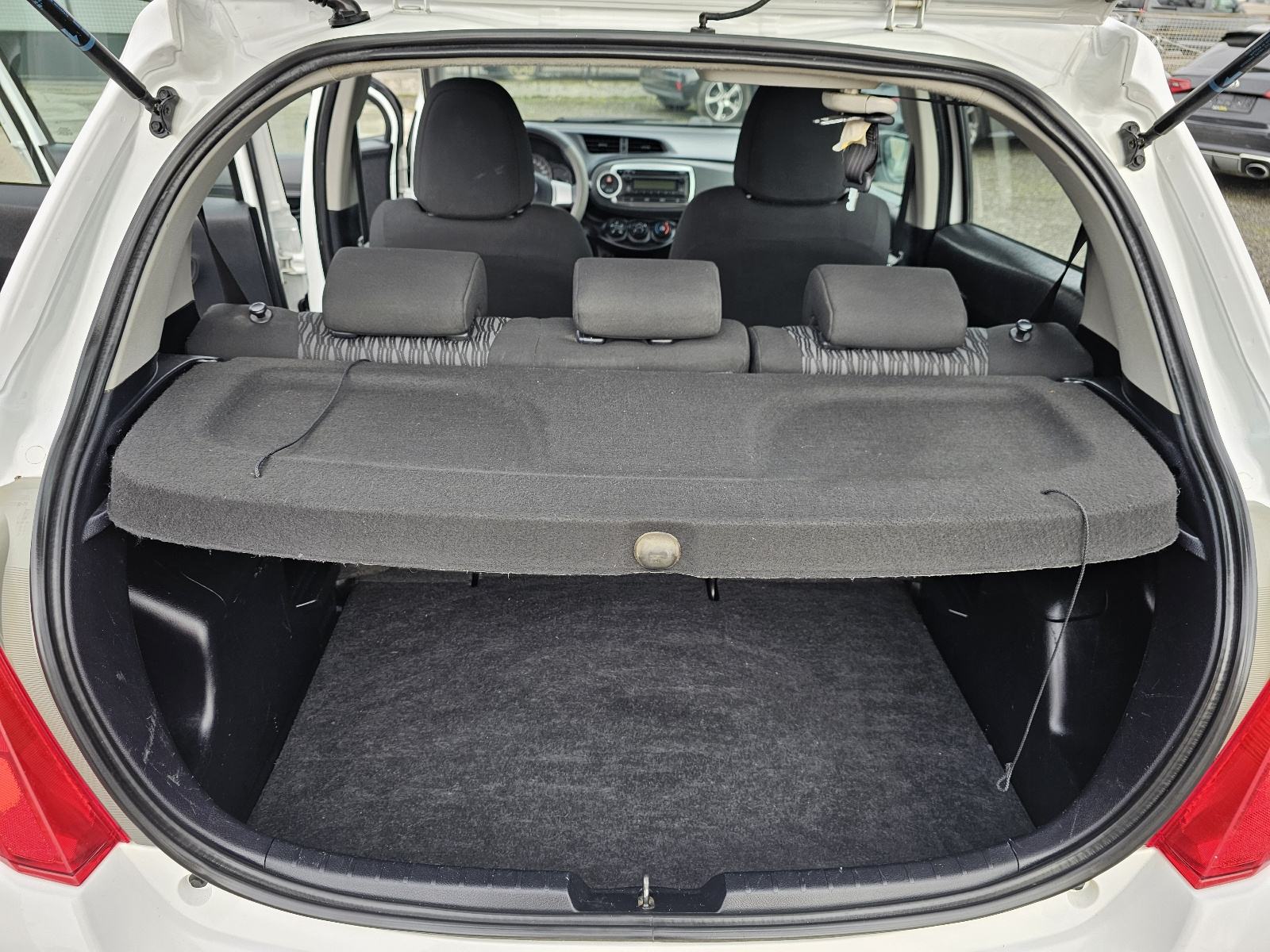 Toyota Yaris 1,0 VVT-i ***TOP-STANJE***HR-VOZILO***SAMO-128000KM***, fotografija 11