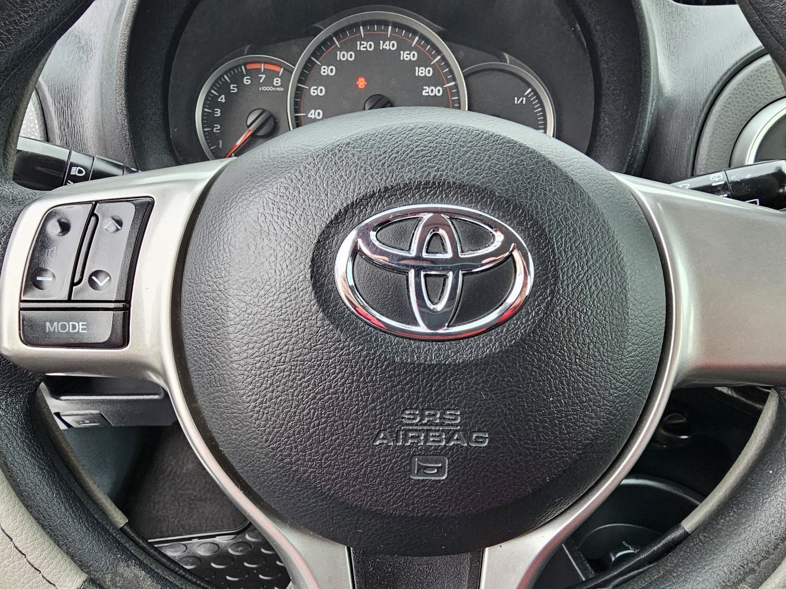 Toyota Yaris 1,0 VVT-i ***TOP-STANJE***HR-VOZILO***SAMO-128000KM***, fotografija 17