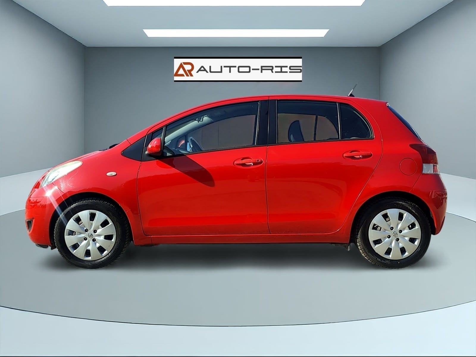 Toyota Yaris 1,3 3 VVT-i mjenjač 6 brz., fotografija 2