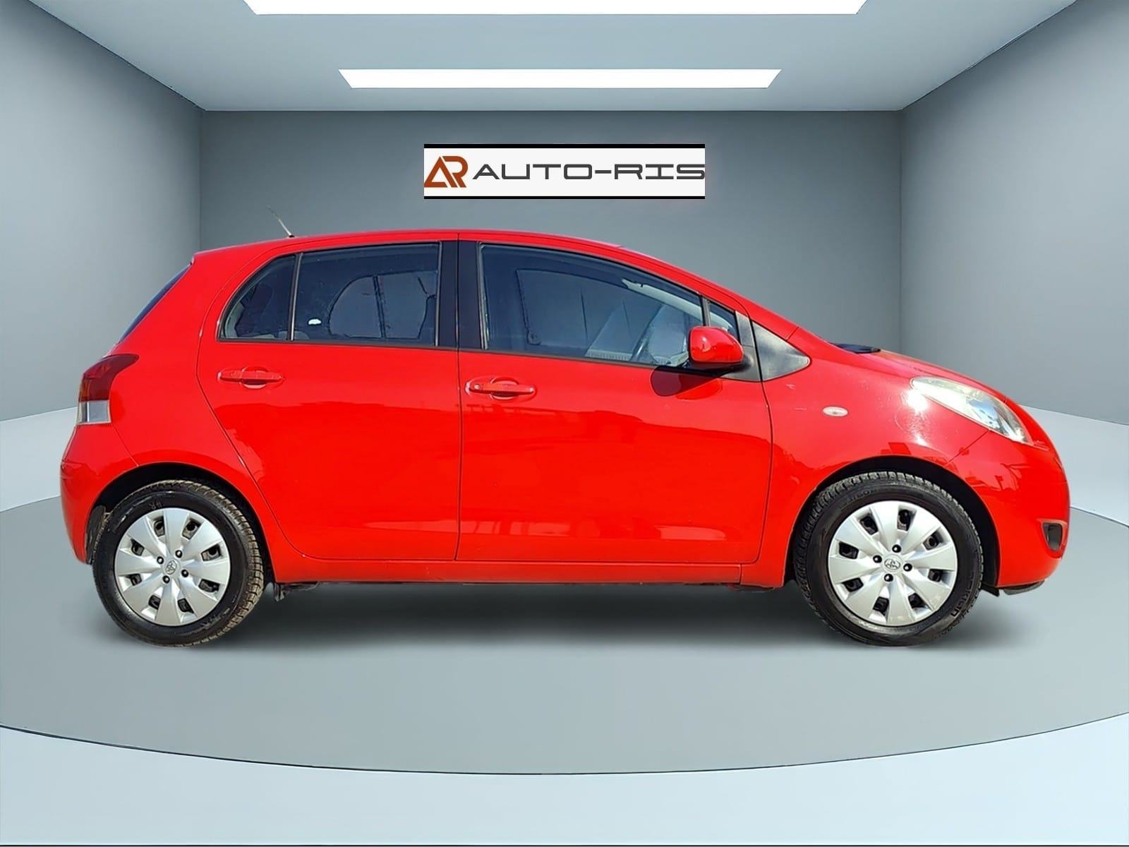Toyota Yaris 1,3 3 VVT-i mjenjač 6 brz., fotografija 4