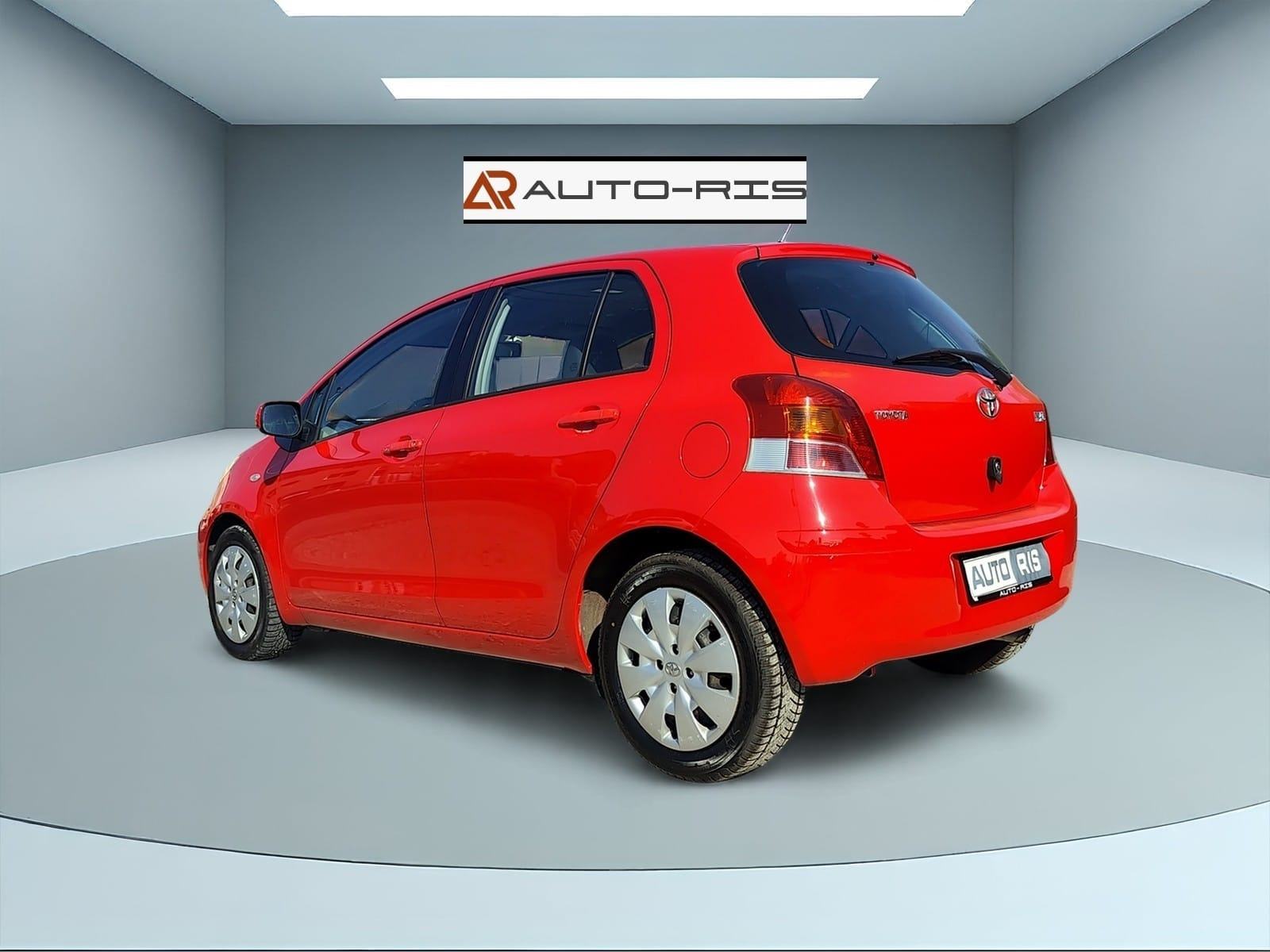 Toyota Yaris 1,3 3 VVT-i mjenjač 6 brz., fotografija 3
