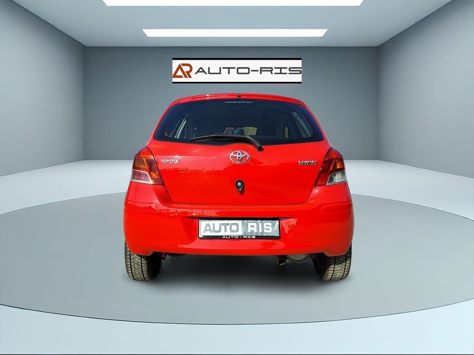 Toyota Yaris 1,3 3 VVT-i mjenjač 6 brz., fotografija 5