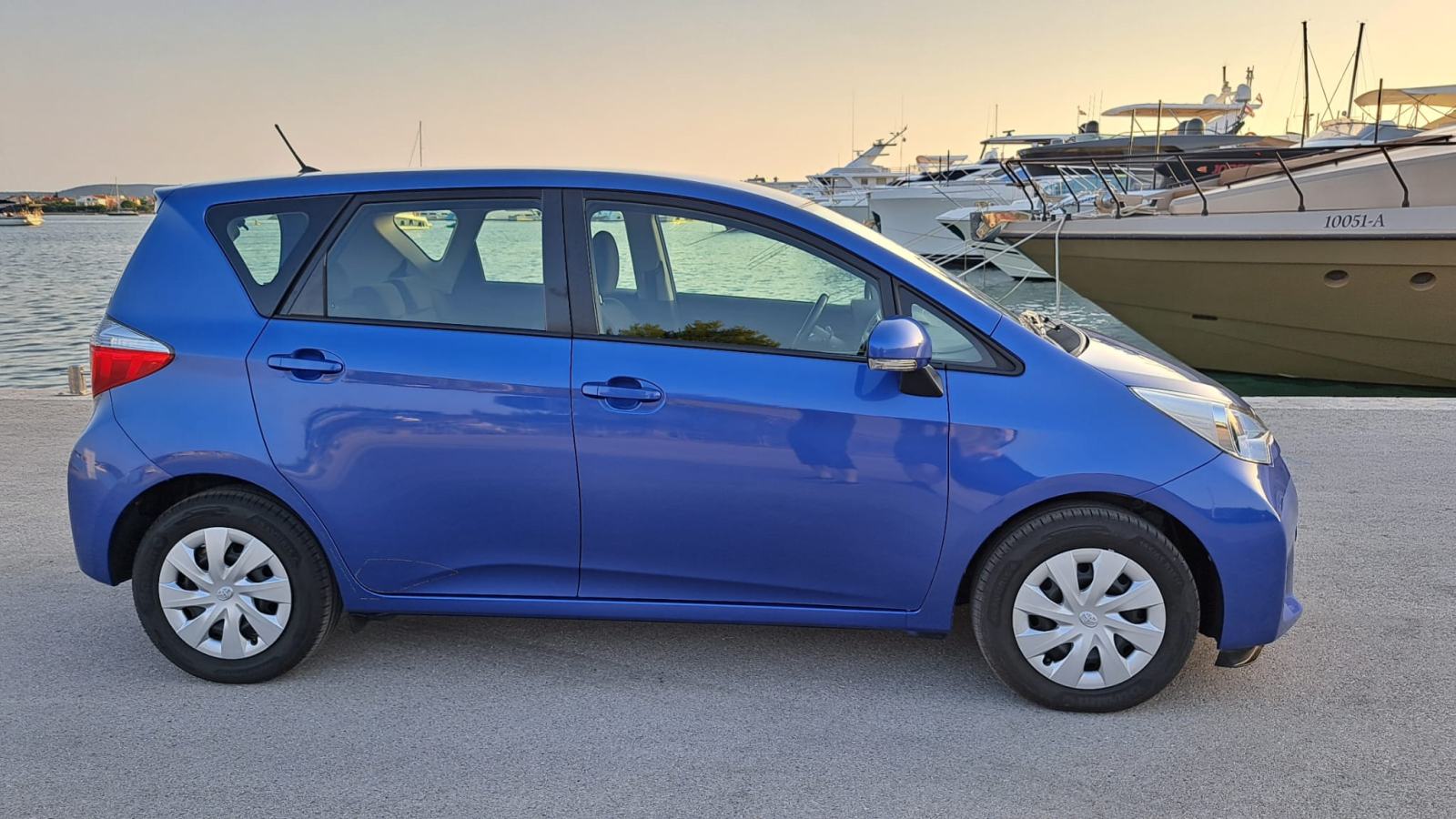 Toyota Yaris ⭐️VERSO⭐️ 1,3 VVT-i Serv.knjiga,Ispis km,OPREMA, fotografija 15