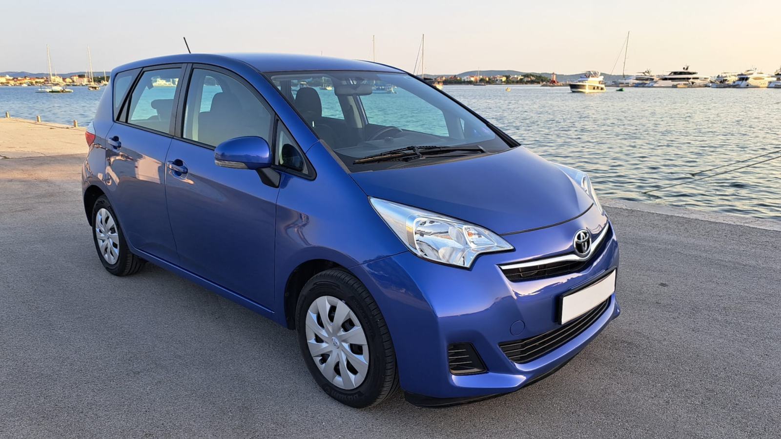 Toyota Yaris ⭐️VERSO⭐️ 1,3 VVT-i Serv.knjiga,Ispis km,OPREMA, pogled izvana - slika 1