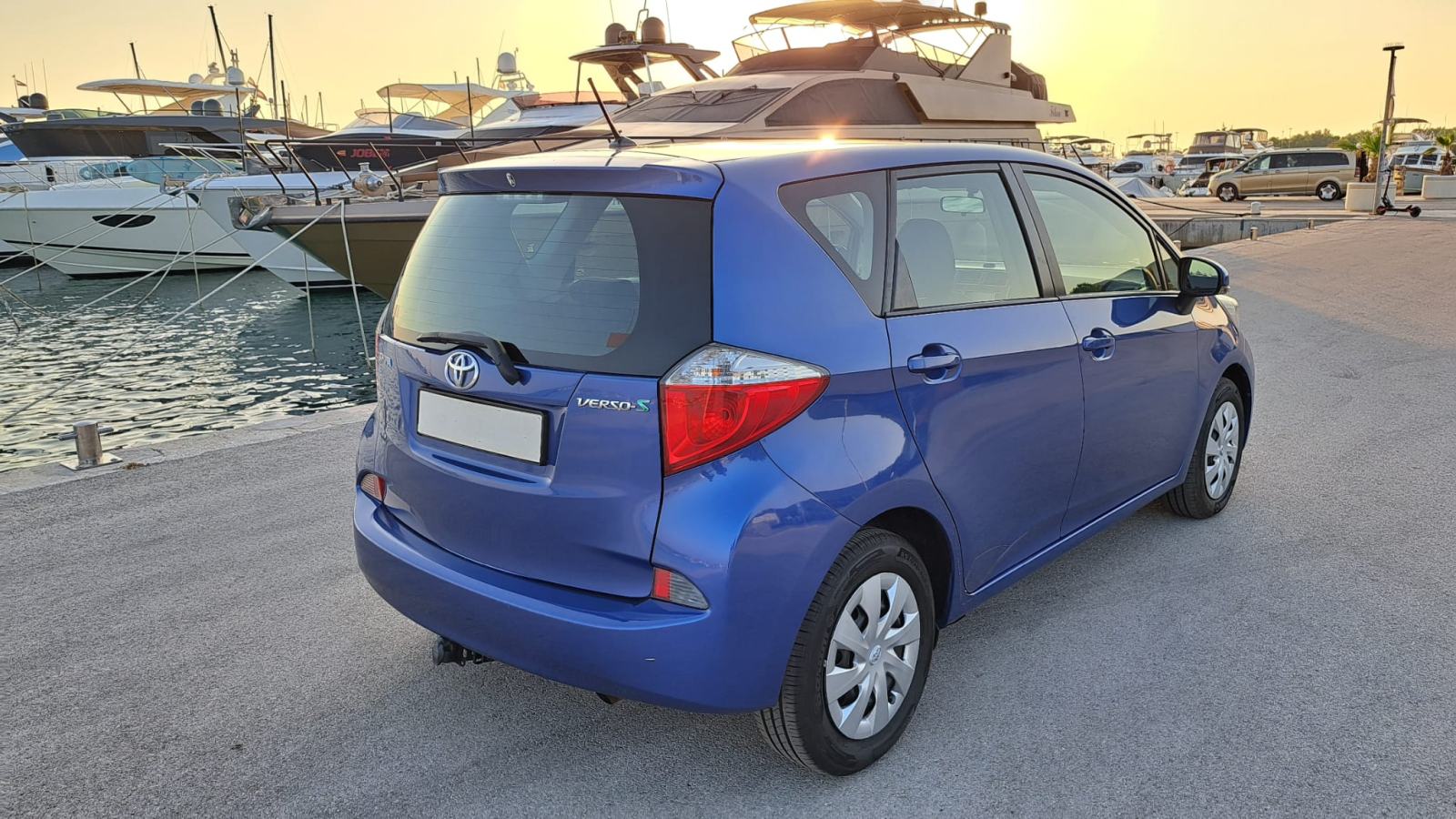 Toyota Yaris ⭐️VERSO⭐️ 1,3 VVT-i Serv.knjiga,Ispis km,OPREMA, fotografija 11