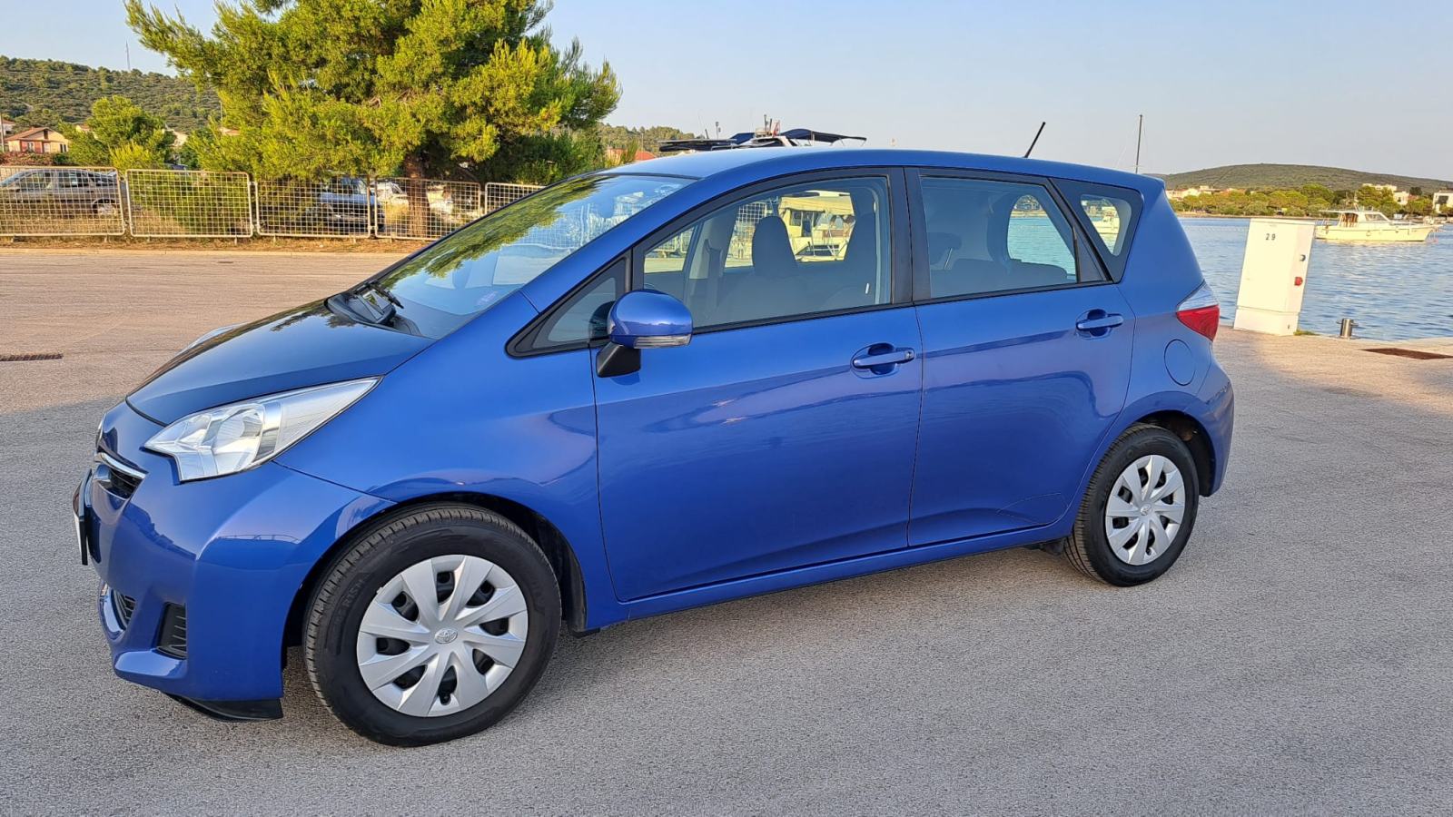 Toyota Yaris ⭐️VERSO⭐️ 1,3 VVT-i Serv.knjiga,Ispis km,OPREMA, pogled izvana - slika 5