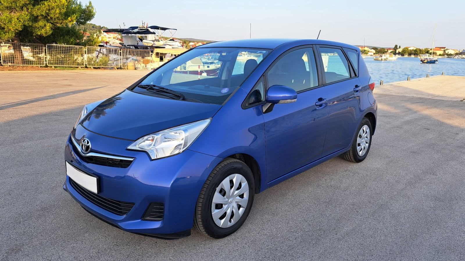 Toyota Yaris ⭐️VERSO⭐️ 1,3 VVT-i Serv.knjiga,Ispis km,OPREMA, pogled izvana - slika 3