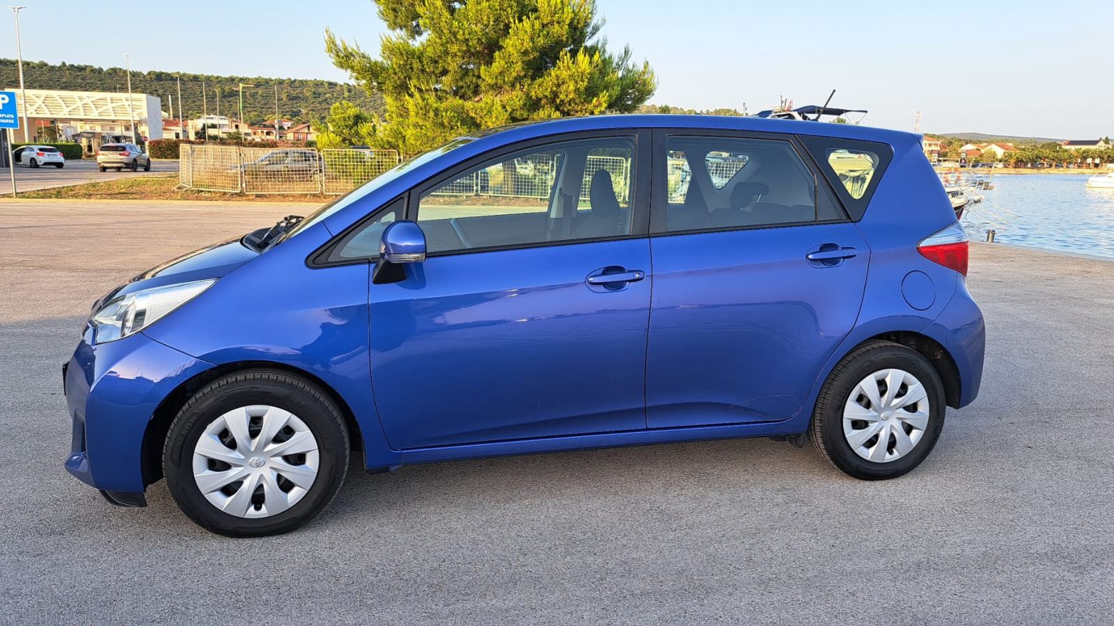 Toyota Yaris ⭐️VERSO⭐️ 1,3 VVT-i Serv.knjiga,Ispis km,OPREMA, fotografija 6