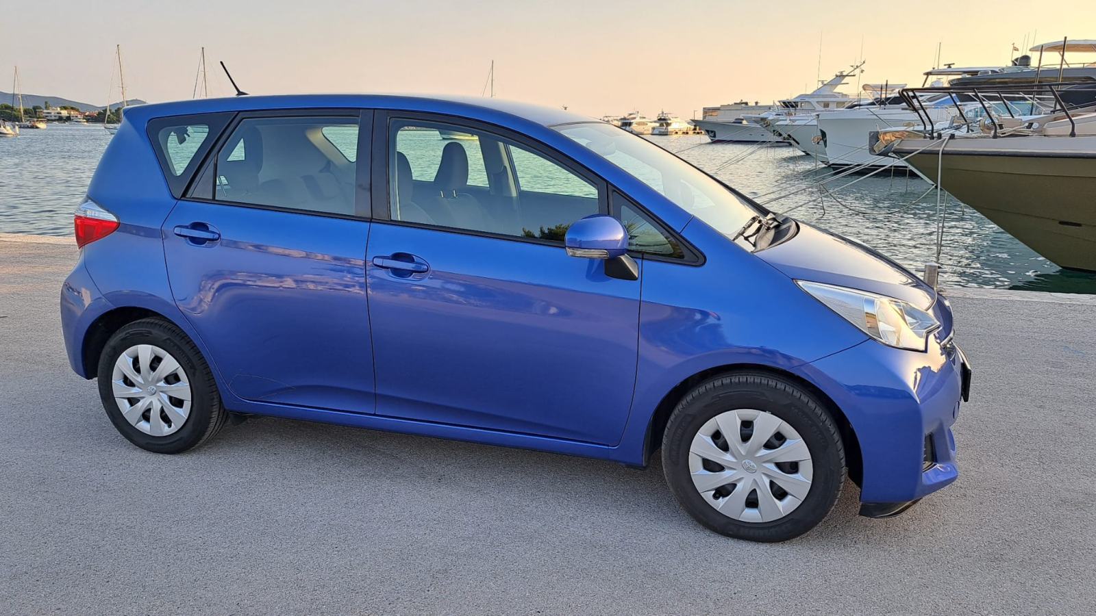 Toyota Yaris ⭐️VERSO⭐️ 1,3 VVT-i Serv.knjiga,Ispis km,OPREMA, fotografija 16