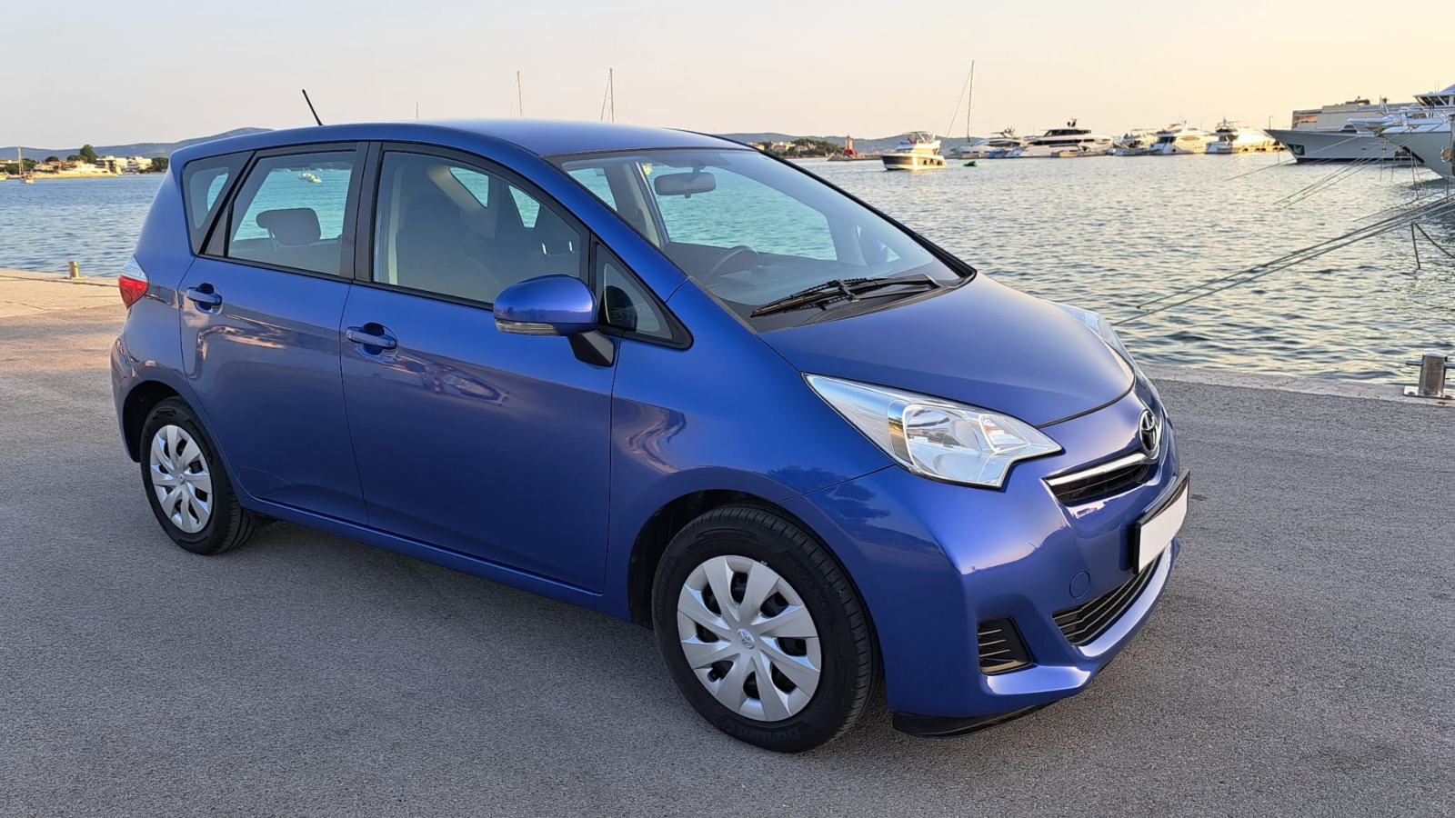 Toyota Yaris ⭐️VERSO⭐️ 1,3 VVT-i Serv.knjiga,Ispis km,OPREMA, fotografija 17