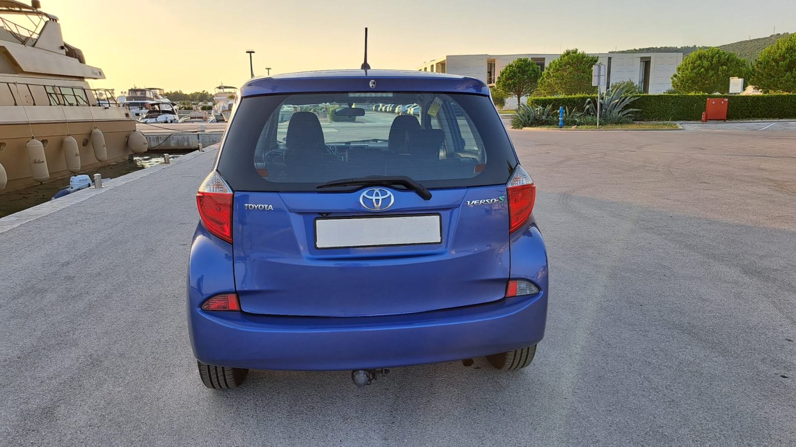 Toyota Yaris ⭐️VERSO⭐️ 1,3 VVT-i Serv.knjiga,Ispis km,OPREMA, fotografija 10