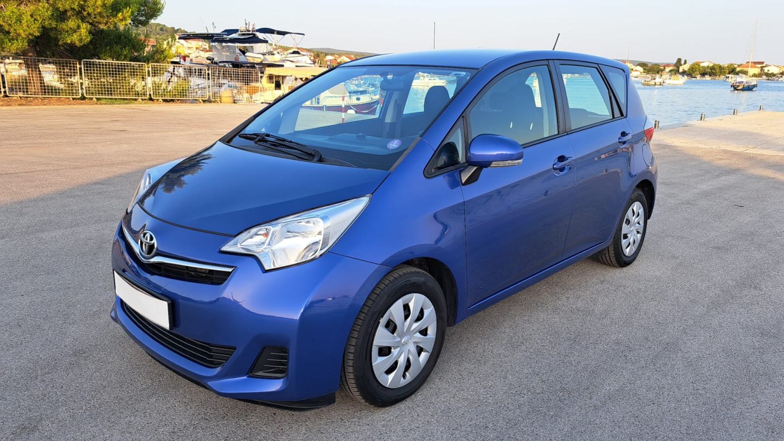 Toyota Yaris ⭐️VERSO⭐️ 1,3 VVT-i Serv.knjiga,Ispis km,OPREMA, pogled izvana - slika 2