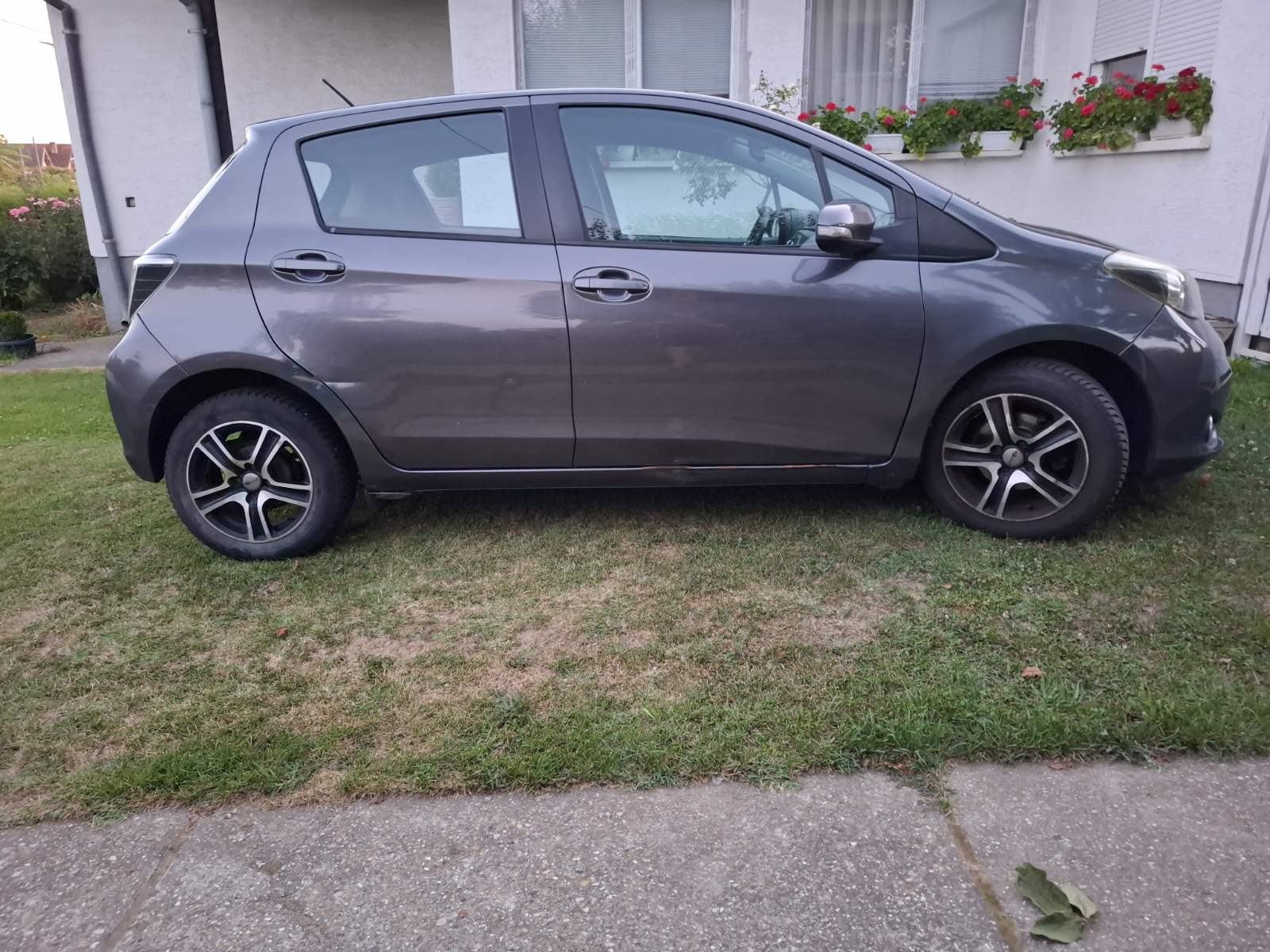 Toyota Yaris 1,3 3 VVT-i Sol, pogled izvana - slika 2