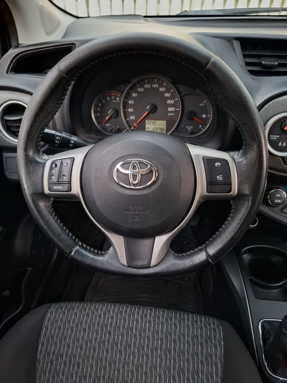Toyota Yaris 1,3 3 VVT-i Sol, fotografija 7