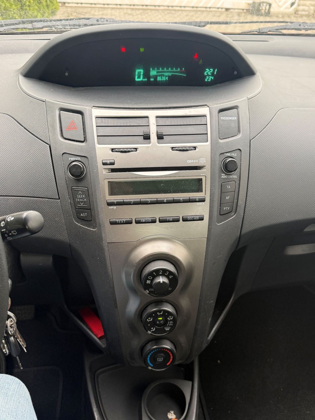 TOYOTA YARIS 1.3 VVT-I 100 KS, REG. 06/2027 ,86000KM, fotografija 11