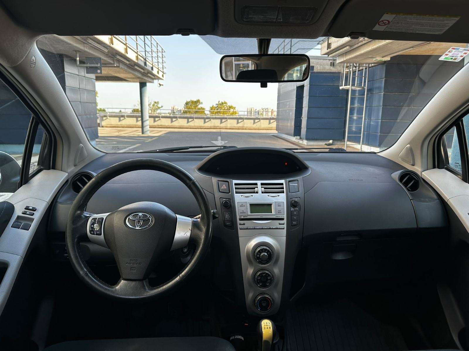 Toyota Yaris 1,3 VVT-i*Reg.god dana 08/2027*Klima*Super stanje*, fotografija 12