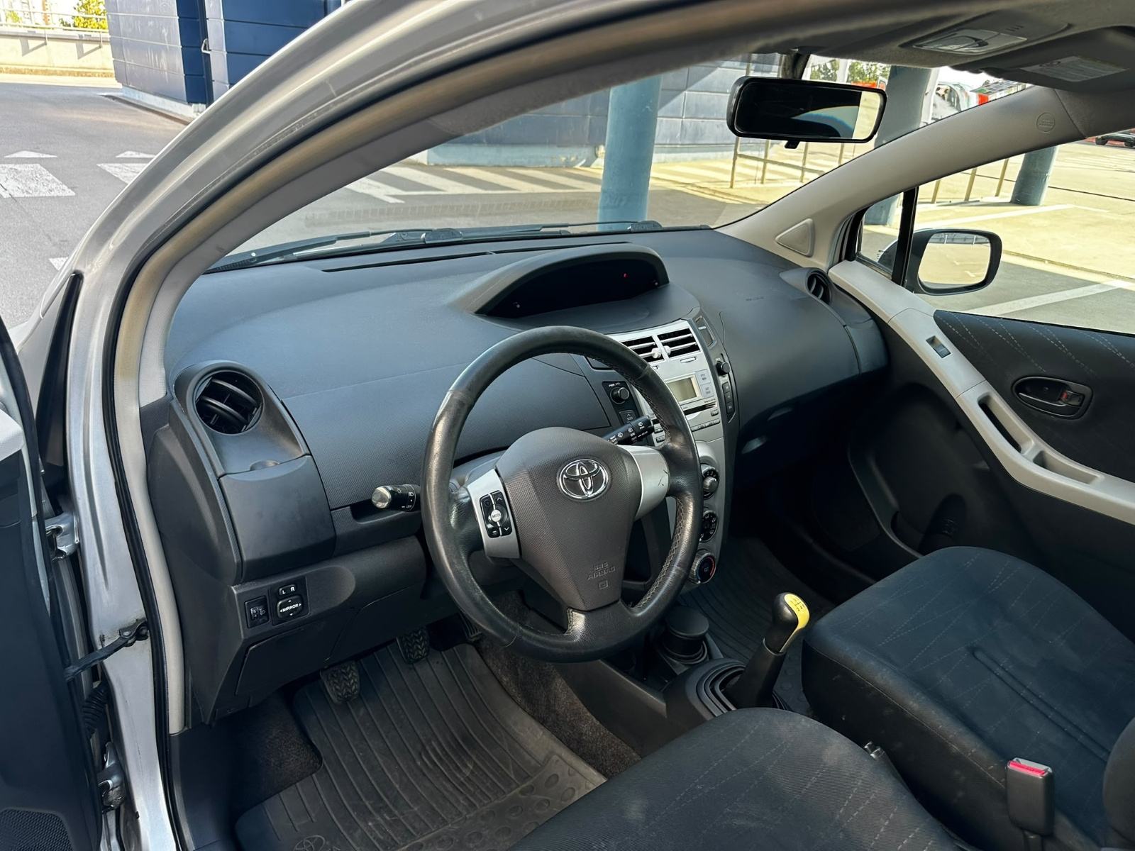 Toyota Yaris 1,3 VVT-i*Reg.god dana 08/2027*Klima*Super stanje*, fotografija 8