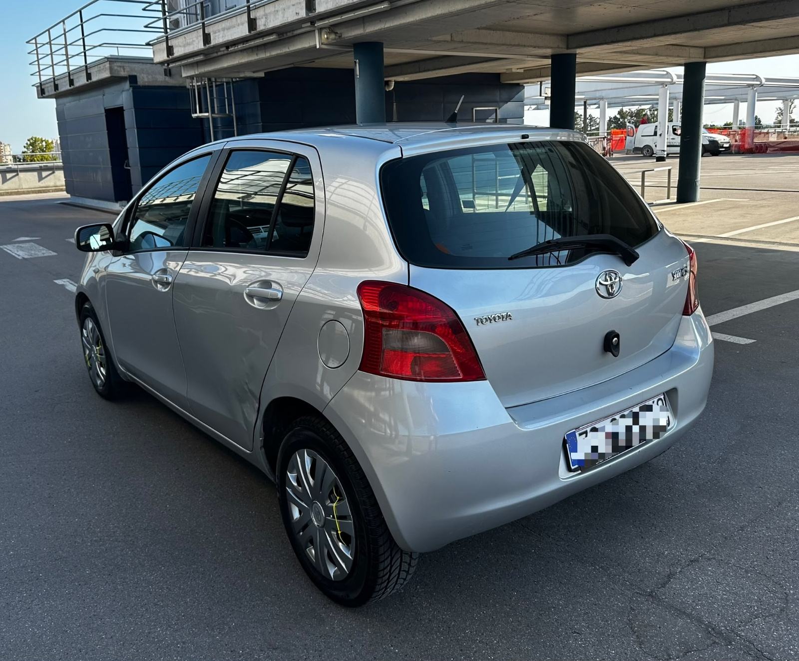 Toyota Yaris 1,3 VVT-i*Reg.god dana 08/2027*Klima*Super stanje*, fotografija 7