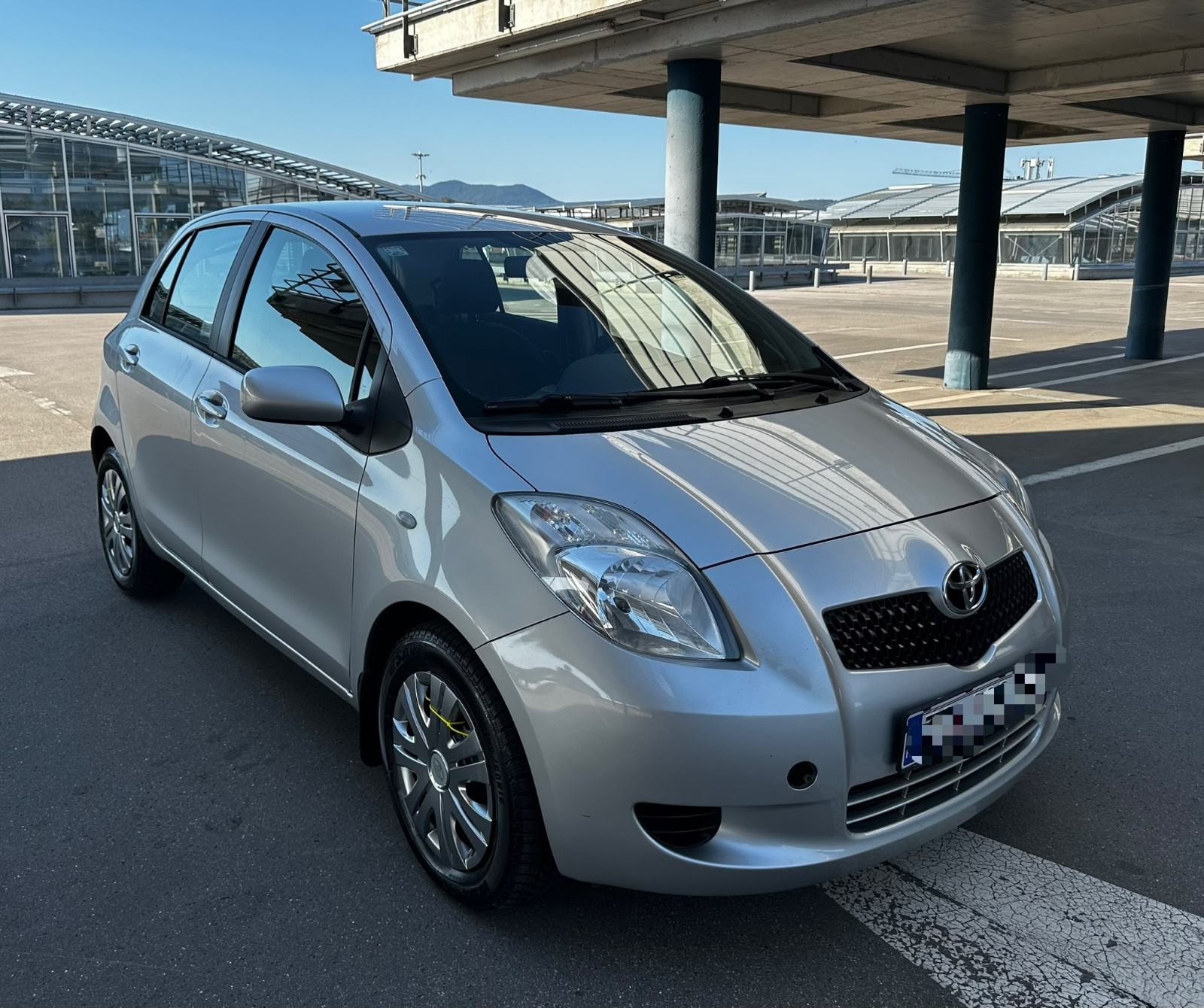 Toyota Yaris 1,3 VVT-i*Reg.god dana 08/2027*Klima*Super stanje*, fotografija 3