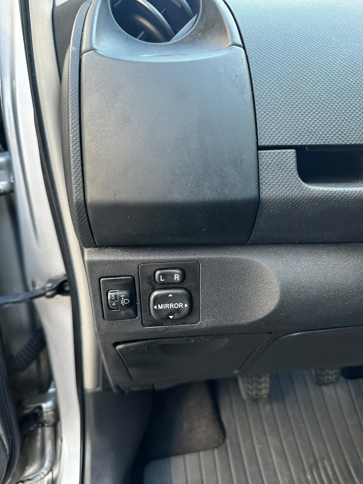 Toyota Yaris 1,3 VVT-i*Reg.god dana 08/2027*Klima*Super stanje*, fotografija 15