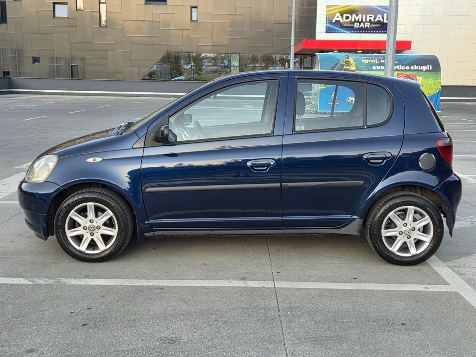 Toyota Yaris 1.3 .VVT-I, fotografija 3