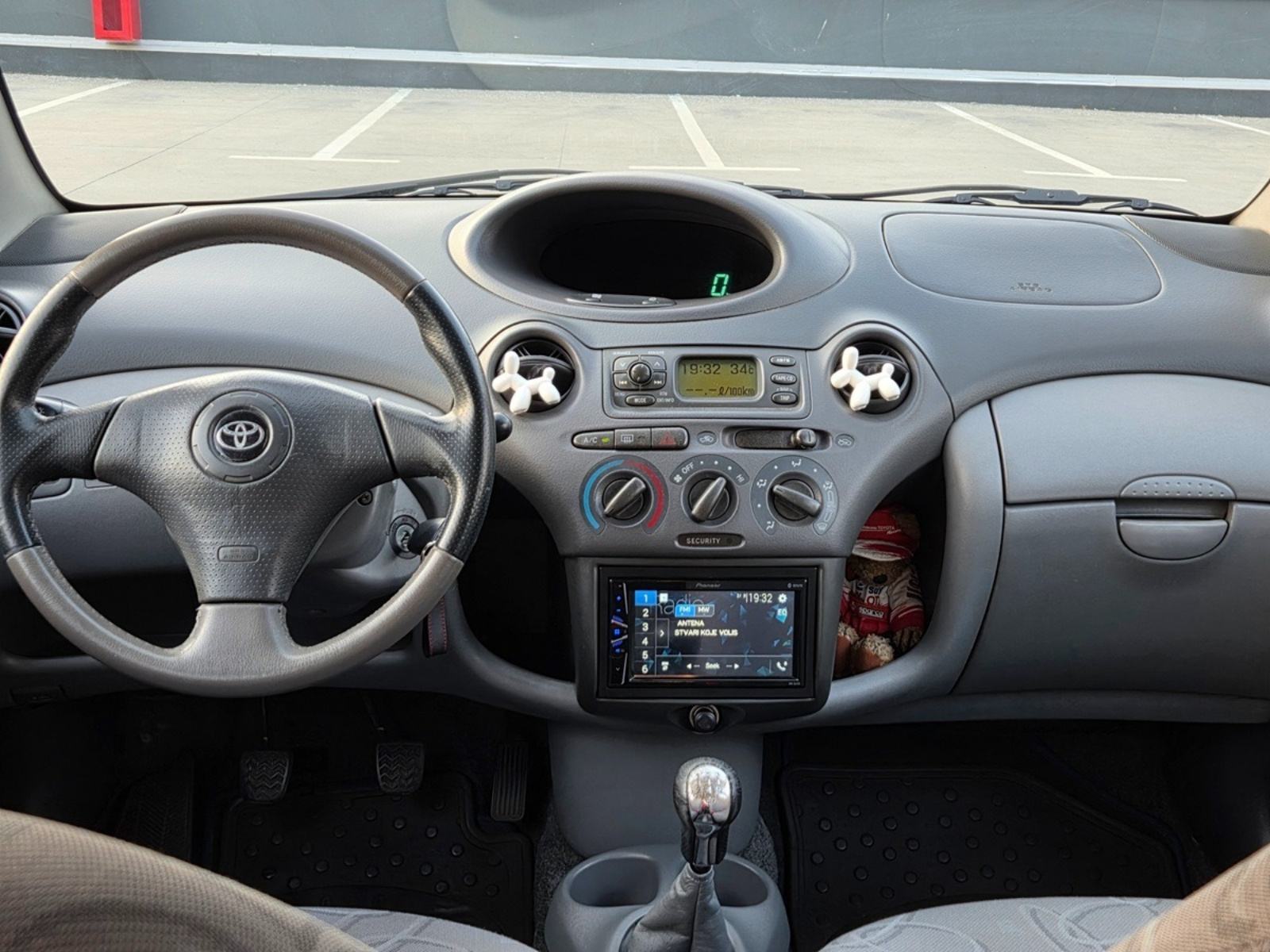 Toyota Yaris 1.3 .VVT-I, fotografija 8