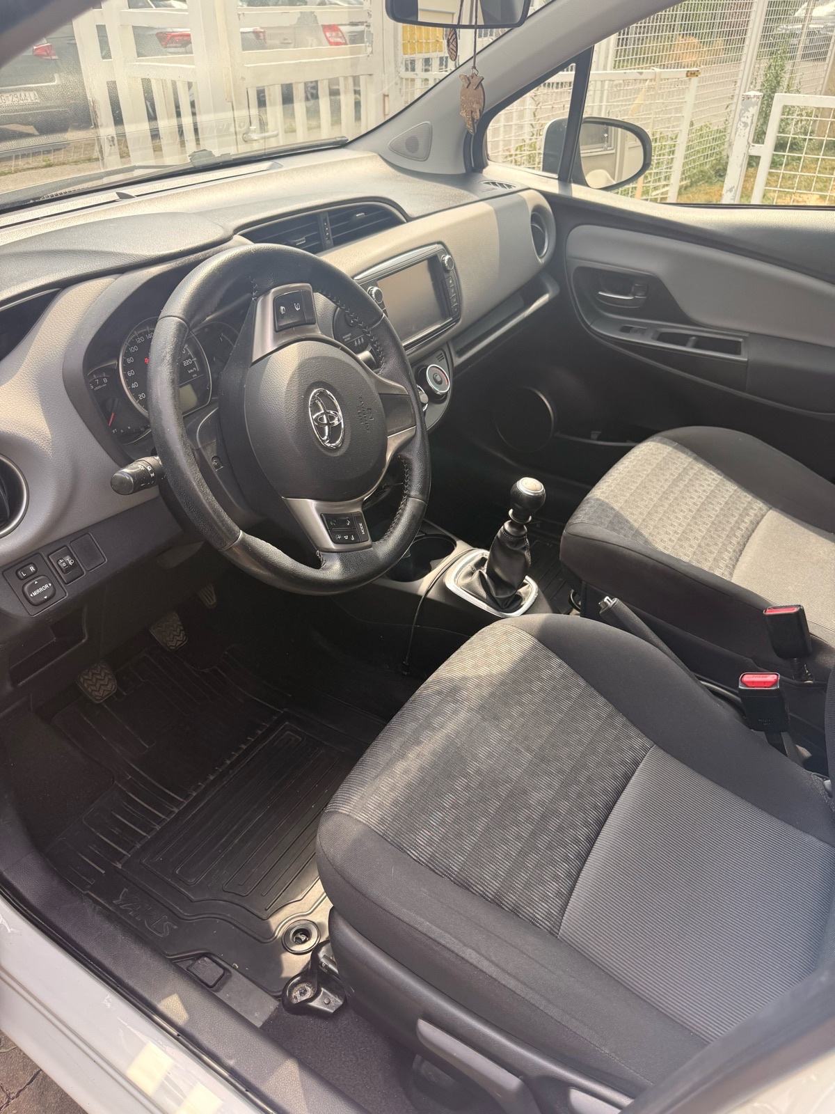 Toyota Yaris 1,33 / drugi vlasnik / Stražnja kamera, fotografija 3