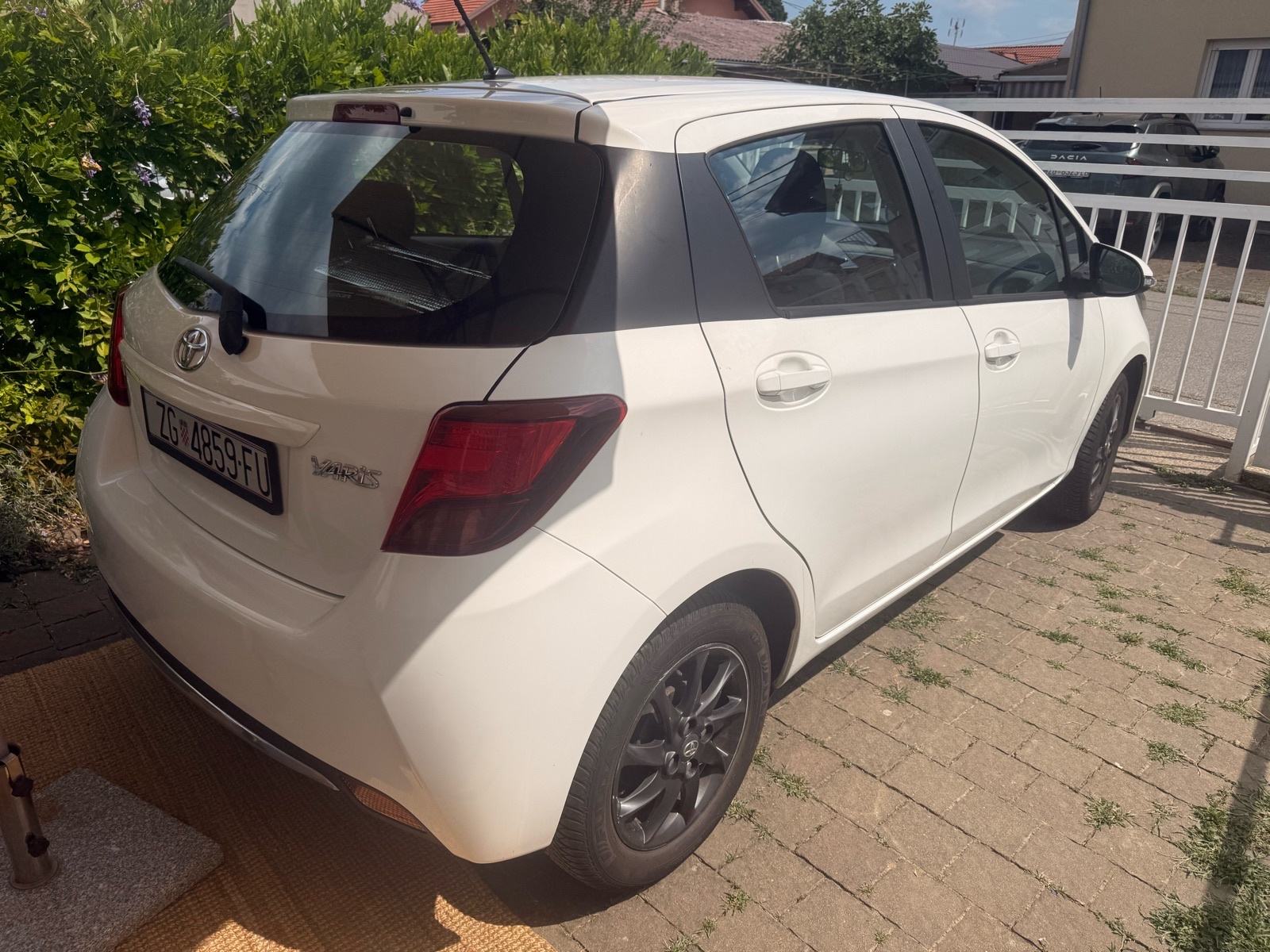 Toyota Yaris 1,33 / drugi vlasnik / Stražnja kamera, fotografija 7