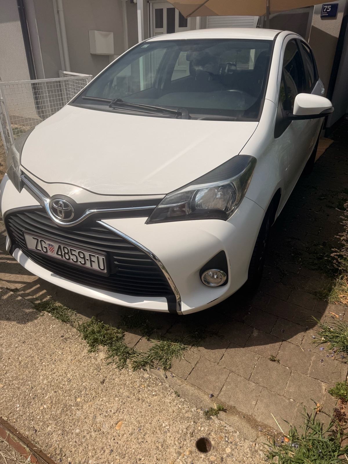 Toyota Yaris 1,33 / drugi vlasnik / Stražnja kamera, fotografija 4