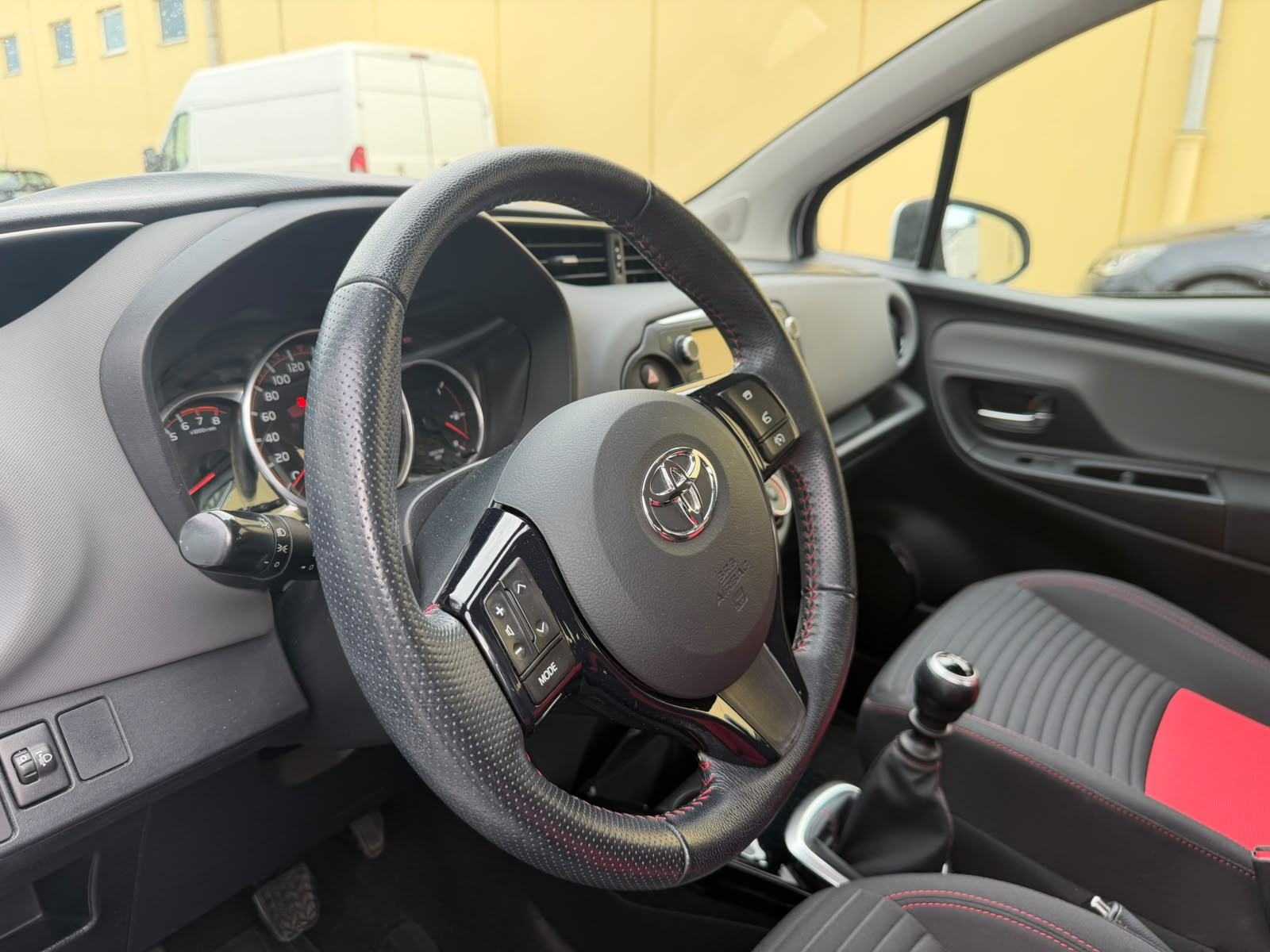 TOYOTA YARIS 1.33 VVT-i SPORT, fotografija 9