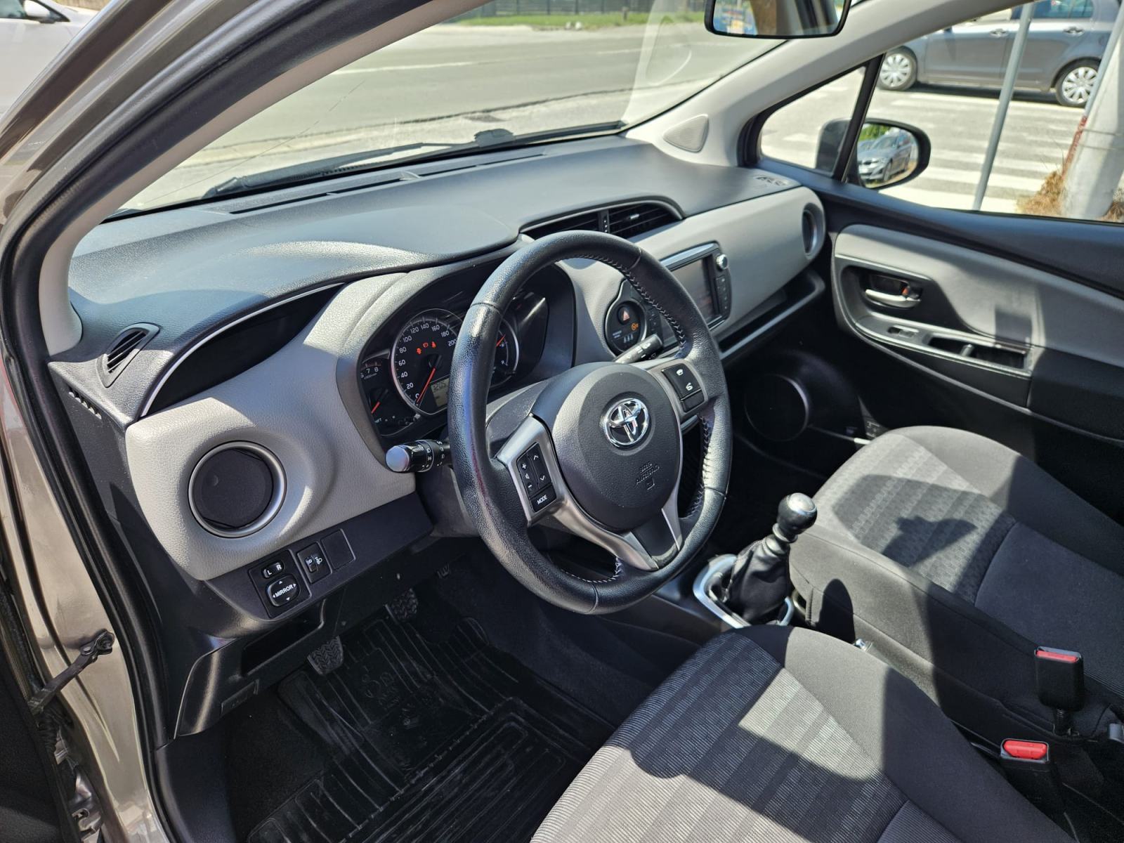 Toyota Yaris 1,33 VVT-i STRAŽNJA KAMERA,KLIMA,MFV,ALUMINIJSKI NAPLACI., fotografija 18