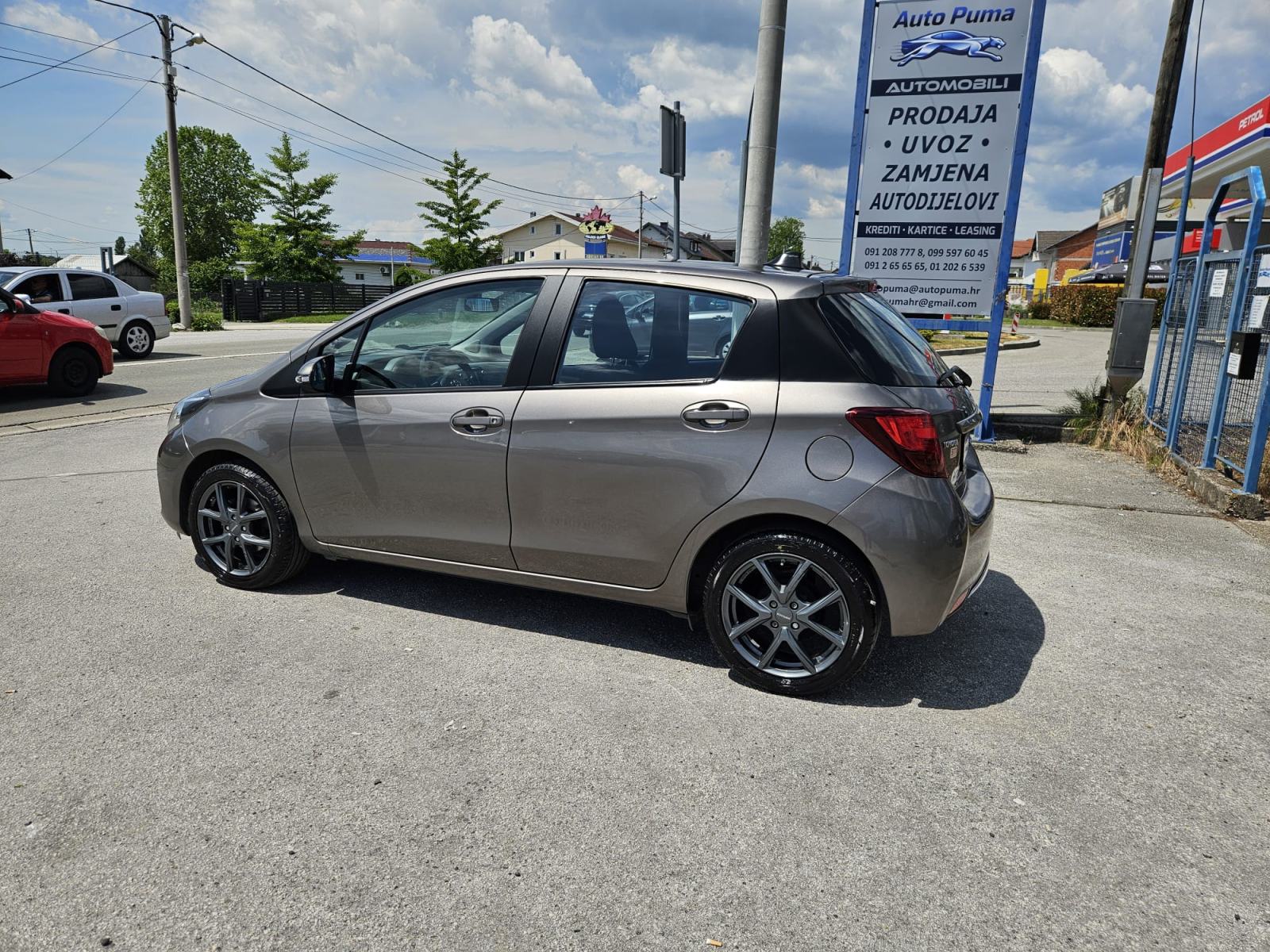 Toyota Yaris 1,33 VVT-i STRAŽNJA KAMERA,KLIMA,MFV,ALUMINIJSKI NAPLACI., fotografija 3