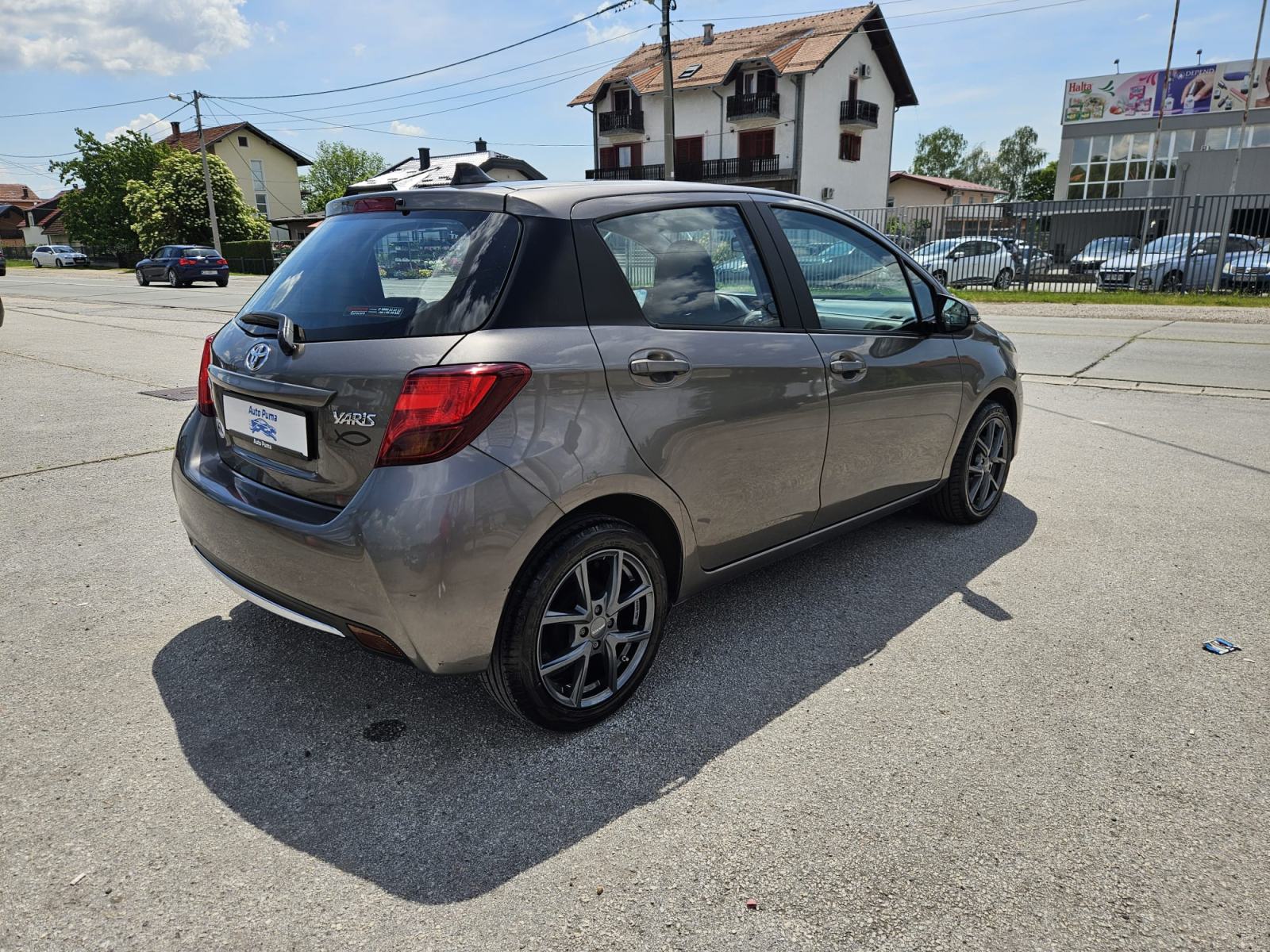 Toyota Yaris 1,33 VVT-i STRAŽNJA KAMERA,KLIMA,MFV,ALUMINIJSKI NAPLACI., fotografija 6