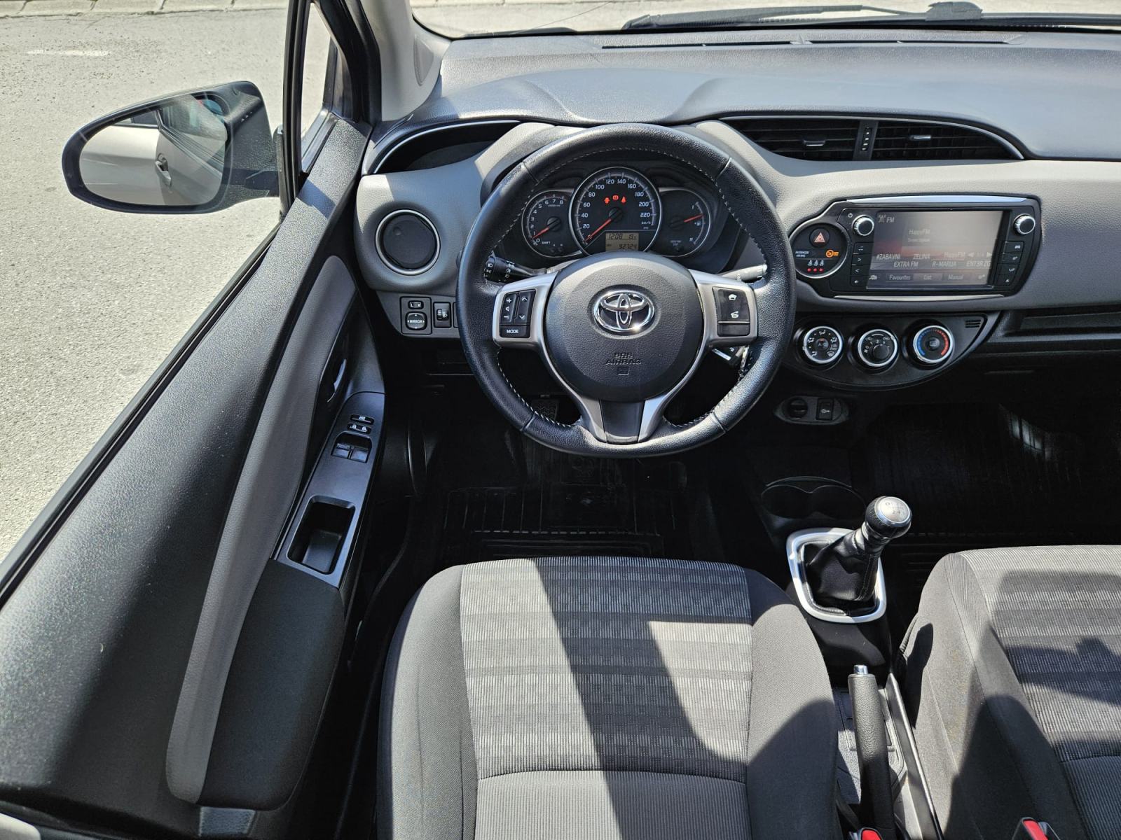 Toyota Yaris 1,33 VVT-i STRAŽNJA KAMERA,KLIMA,MFV,ALUMINIJSKI NAPLACI., fotografija 20