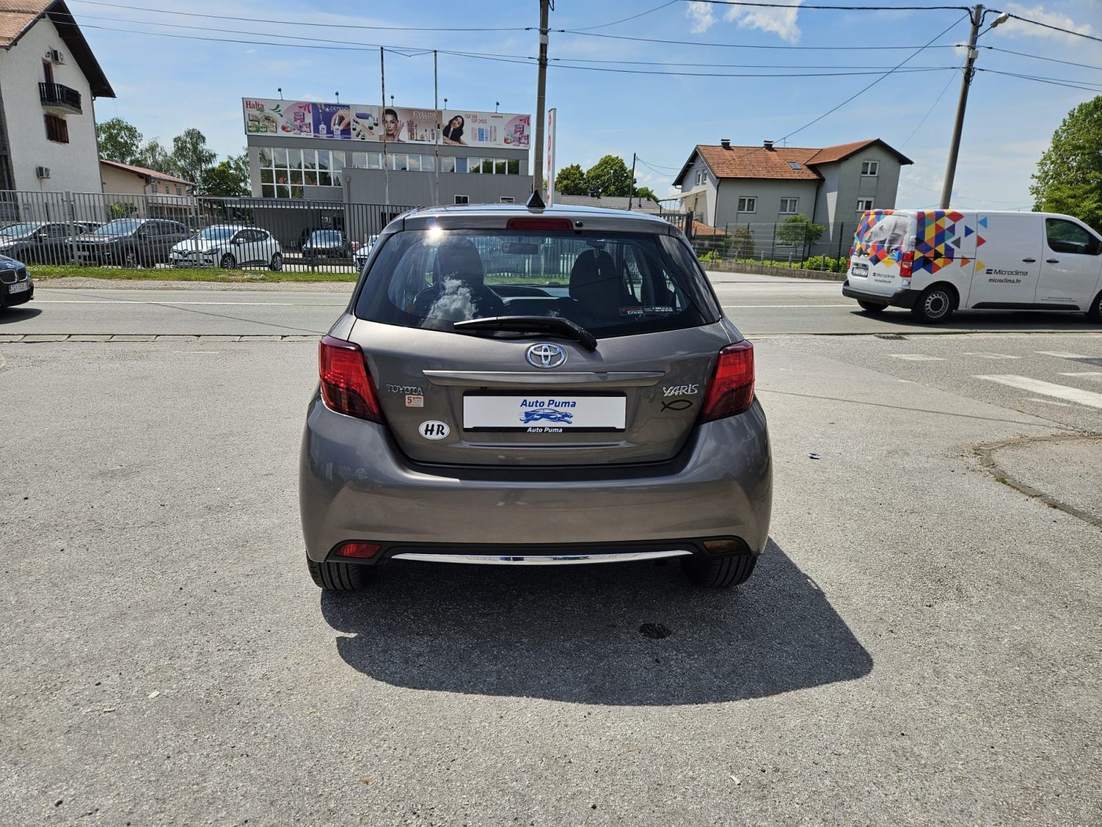 Toyota Yaris 1,33 VVT-i STRAŽNJA KAMERA,KLIMA,MFV,ALUMINIJSKI NAPLACI., fotografija 7