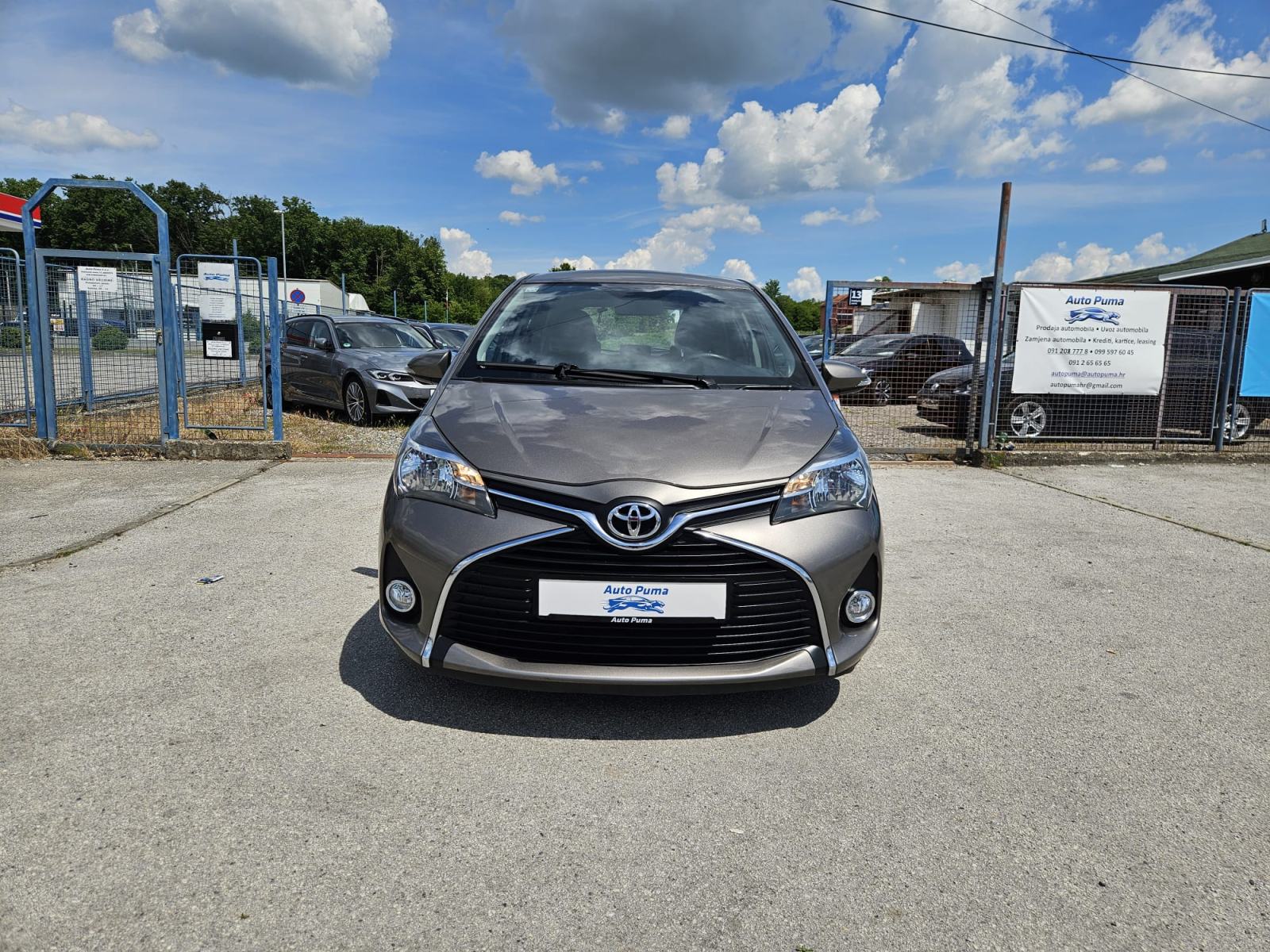 Toyota Yaris 1,33 VVT-i STRAŽNJA KAMERA,KLIMA,MFV,ALUMINIJSKI NAPLACI., fotografija 2