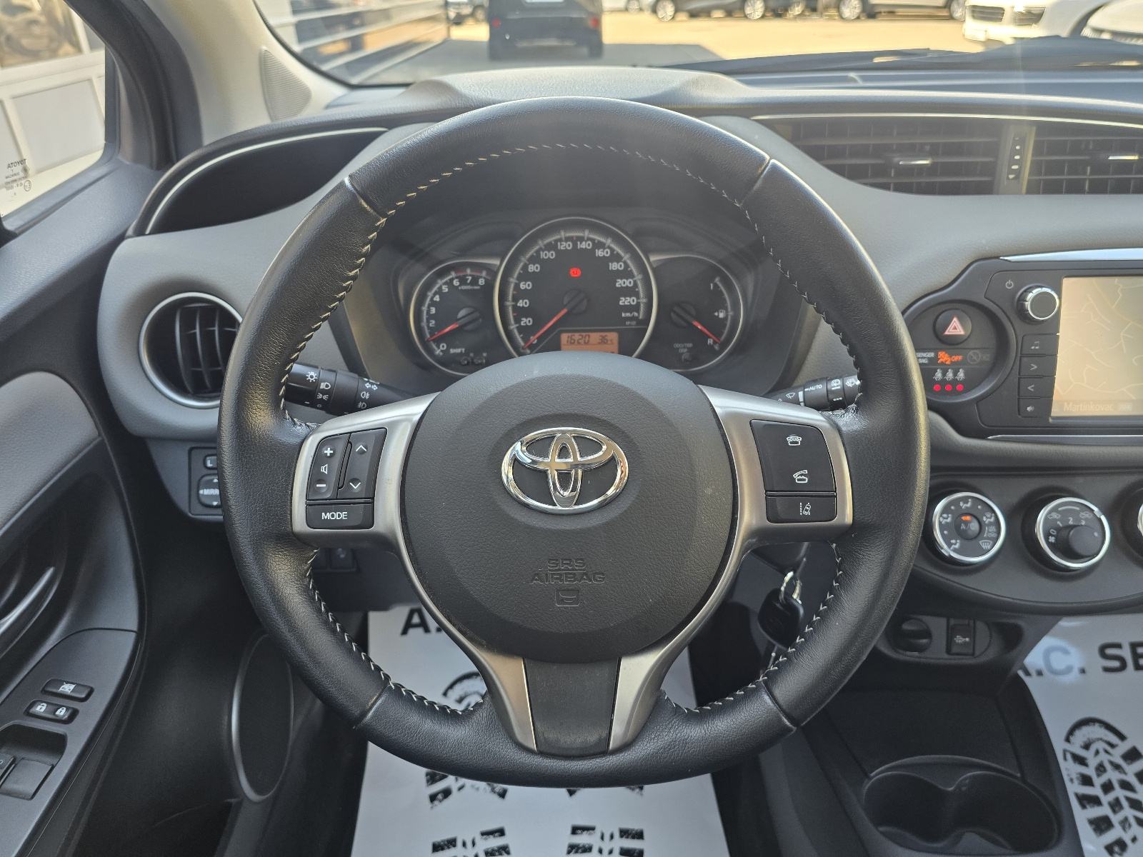 Toyota Yaris 1.33 VVTi - 60.000km - 2017 - SERVISNA - GARANCIJA - REG., fotografija 10