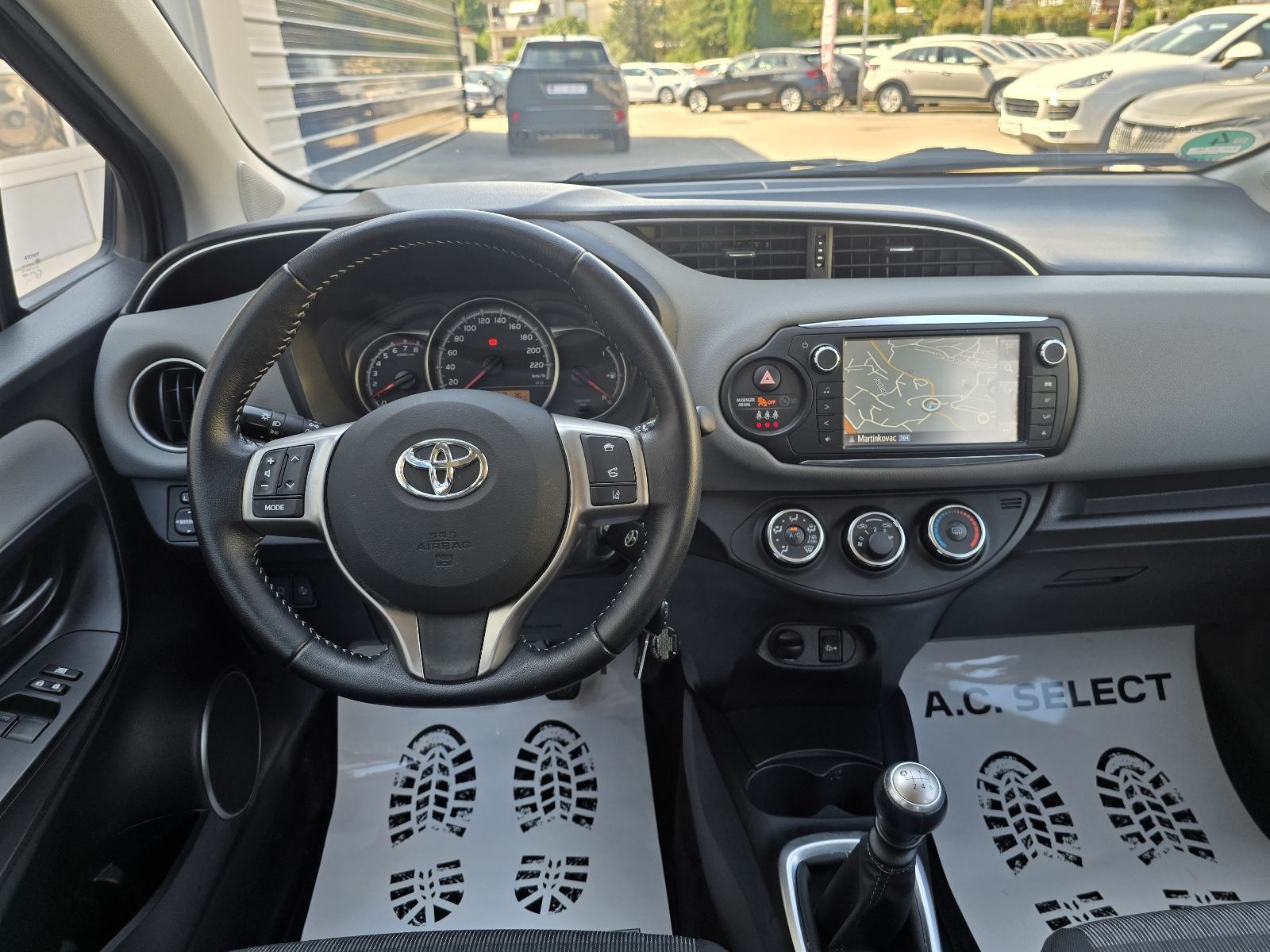 Toyota Yaris 1.33 VVTi - 60.000km - 2017 - SERVISNA - GARANCIJA - REG., fotografija 9