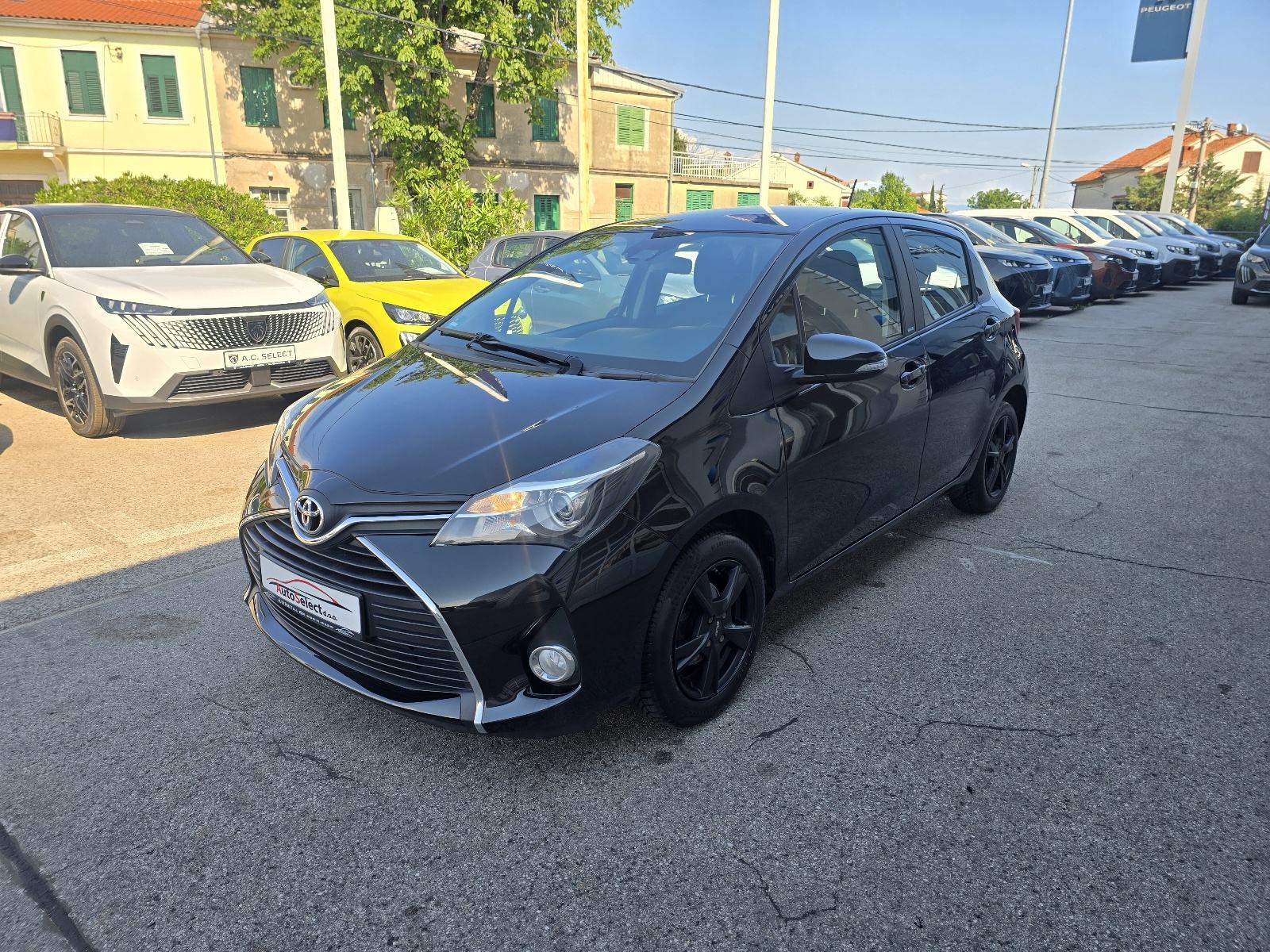 Toyota Yaris 1.33 VVTi - 60.000km - 2017 - SERVISNA - GARANCIJA - REG., fotografija 1