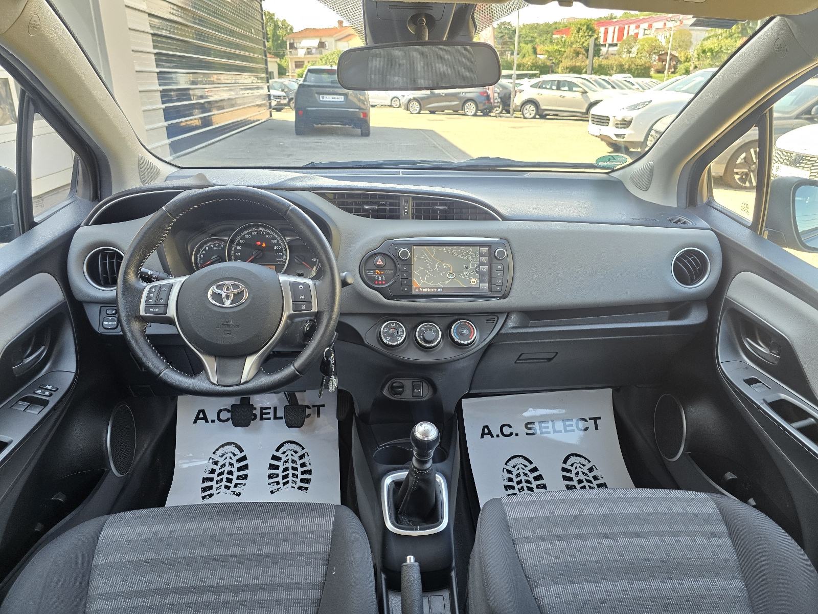 Toyota Yaris 1.33 VVTi - 60.000km - 2017 - SERVISNA - GARANCIJA - REG., fotografija 8