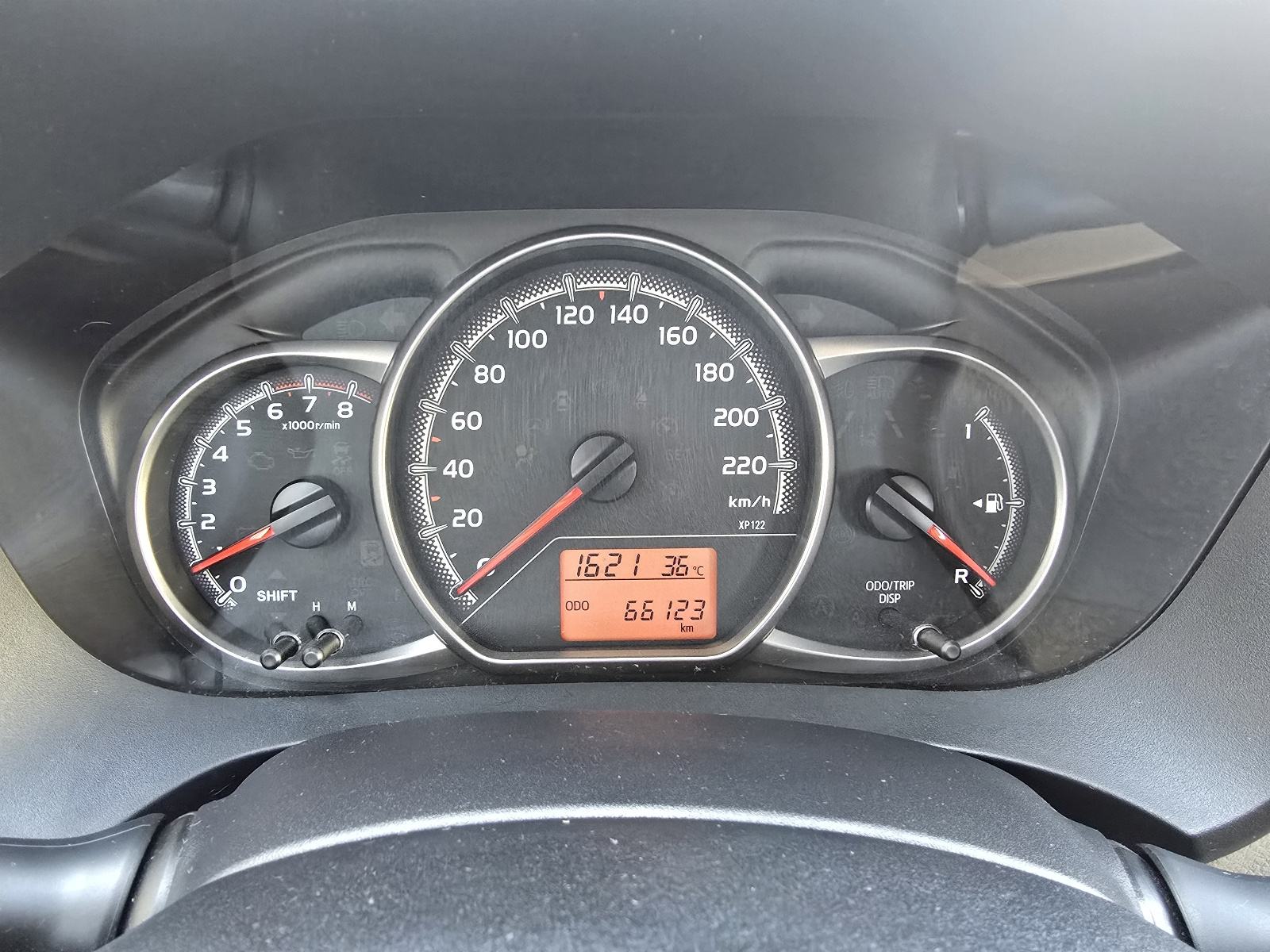 Toyota Yaris 1.33 VVTi - 60.000km - 2017 - SERVISNA - GARANCIJA - REG., fotografija 11