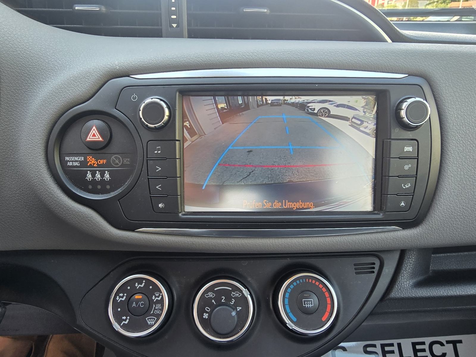 Toyota Yaris 1.33 VVTi - 60.000km - 2017 - SERVISNA - GARANCIJA - REG., fotografija 13