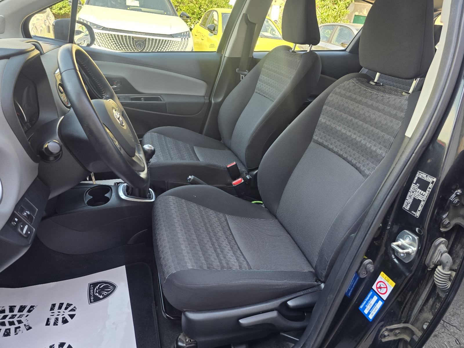 Toyota Yaris 1.33 VVTi - 60.000km - 2017 - SERVISNA - GARANCIJA - REG., fotografija 17