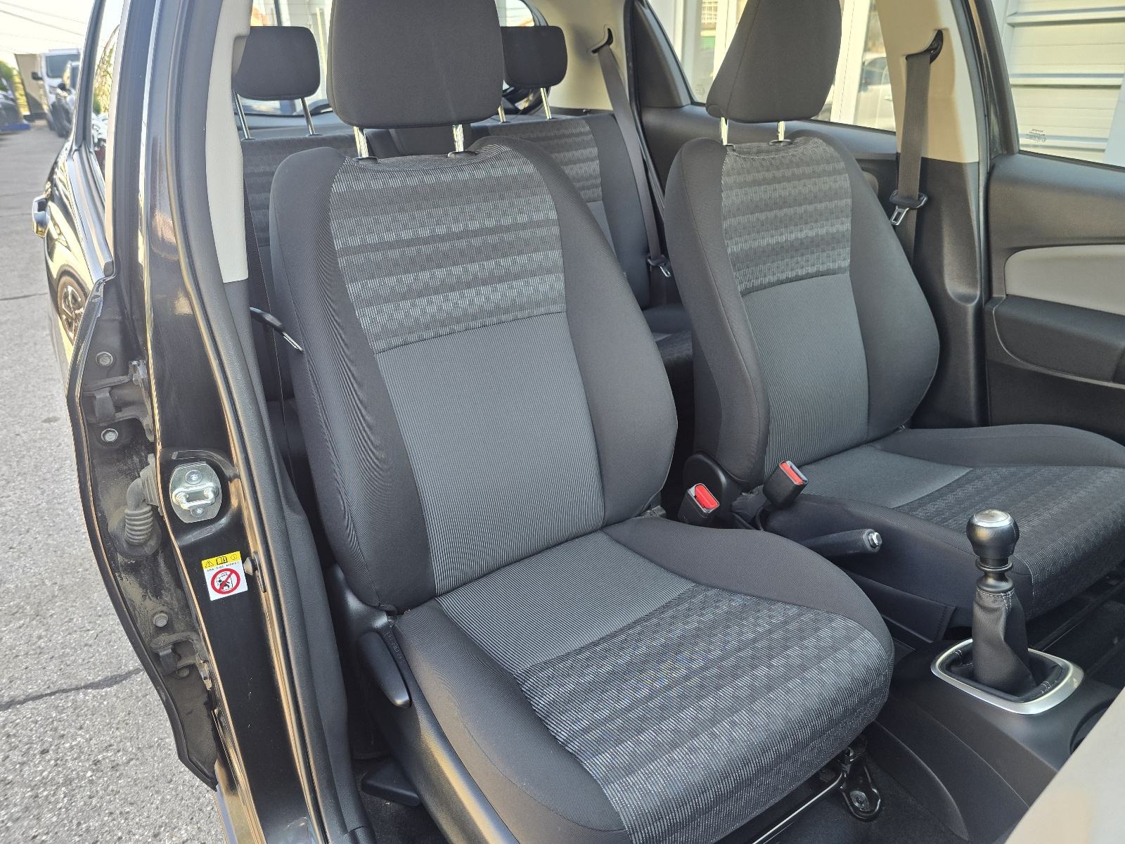 Toyota Yaris 1.33 VVTi - 60.000km - 2017 - SERVISNA - GARANCIJA - REG., fotografija 18
