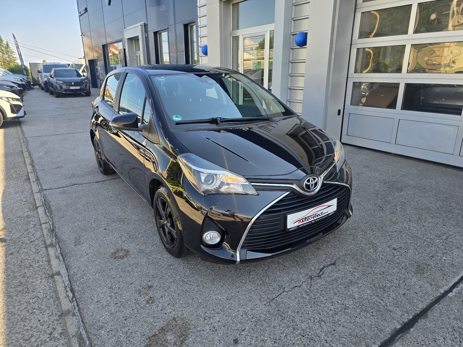 Toyota Yaris 1.33 VVTi - 60.000km - 2017 - SERVISNA - GARANCIJA - REG., fotografija 2