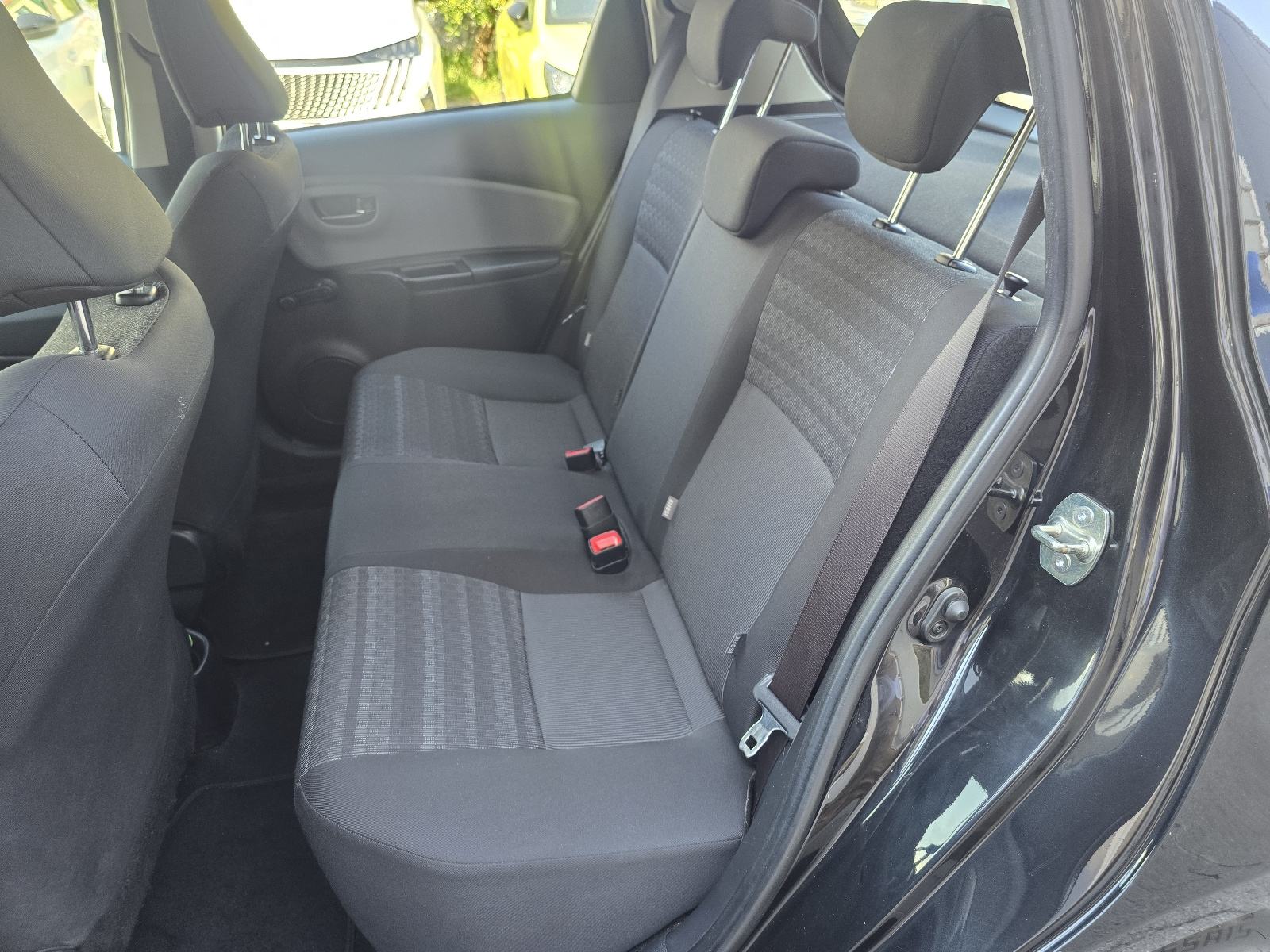 Toyota Yaris 1.33 VVTi - 60.000km - 2017 - SERVISNA - GARANCIJA - REG., fotografija 19
