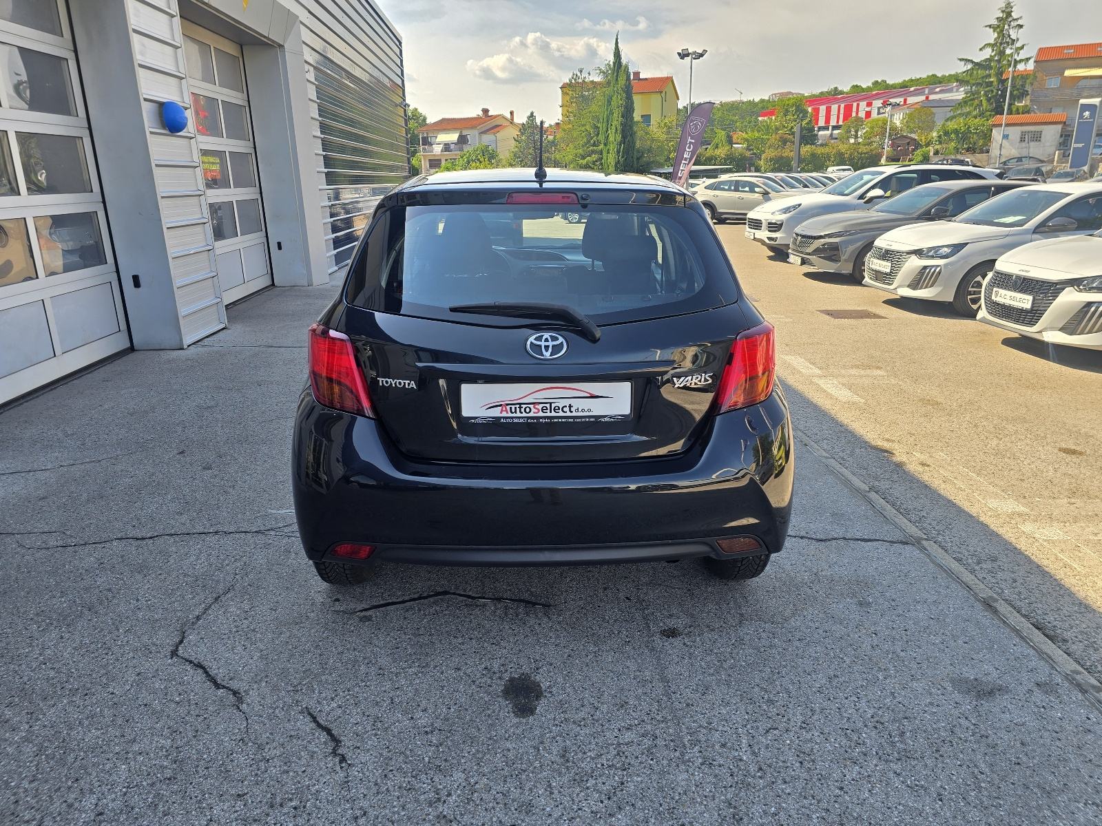 Toyota Yaris 1.33 VVTi - 60.000km - 2017 - SERVISNA - GARANCIJA - REG., fotografija 6