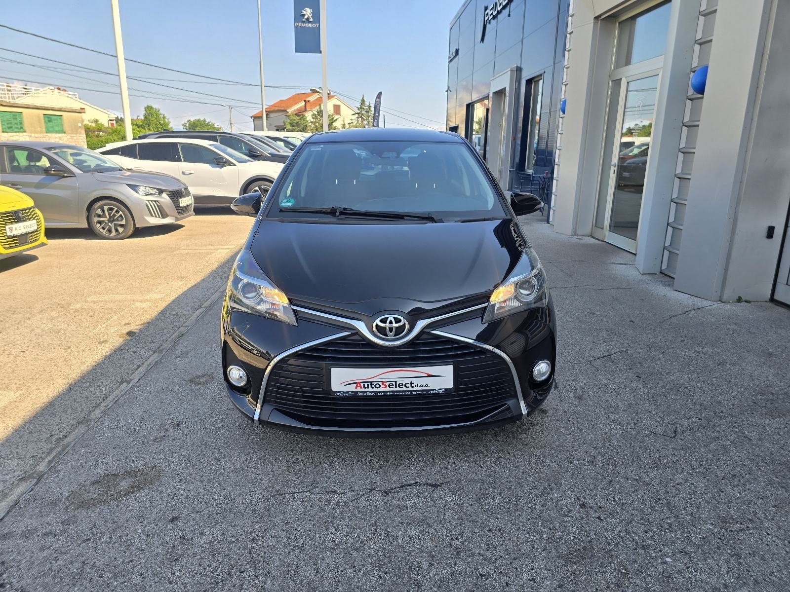 Toyota Yaris 1.33 VVTi - 60.000km - 2017 - SERVISNA - GARANCIJA - REG., fotografija 3